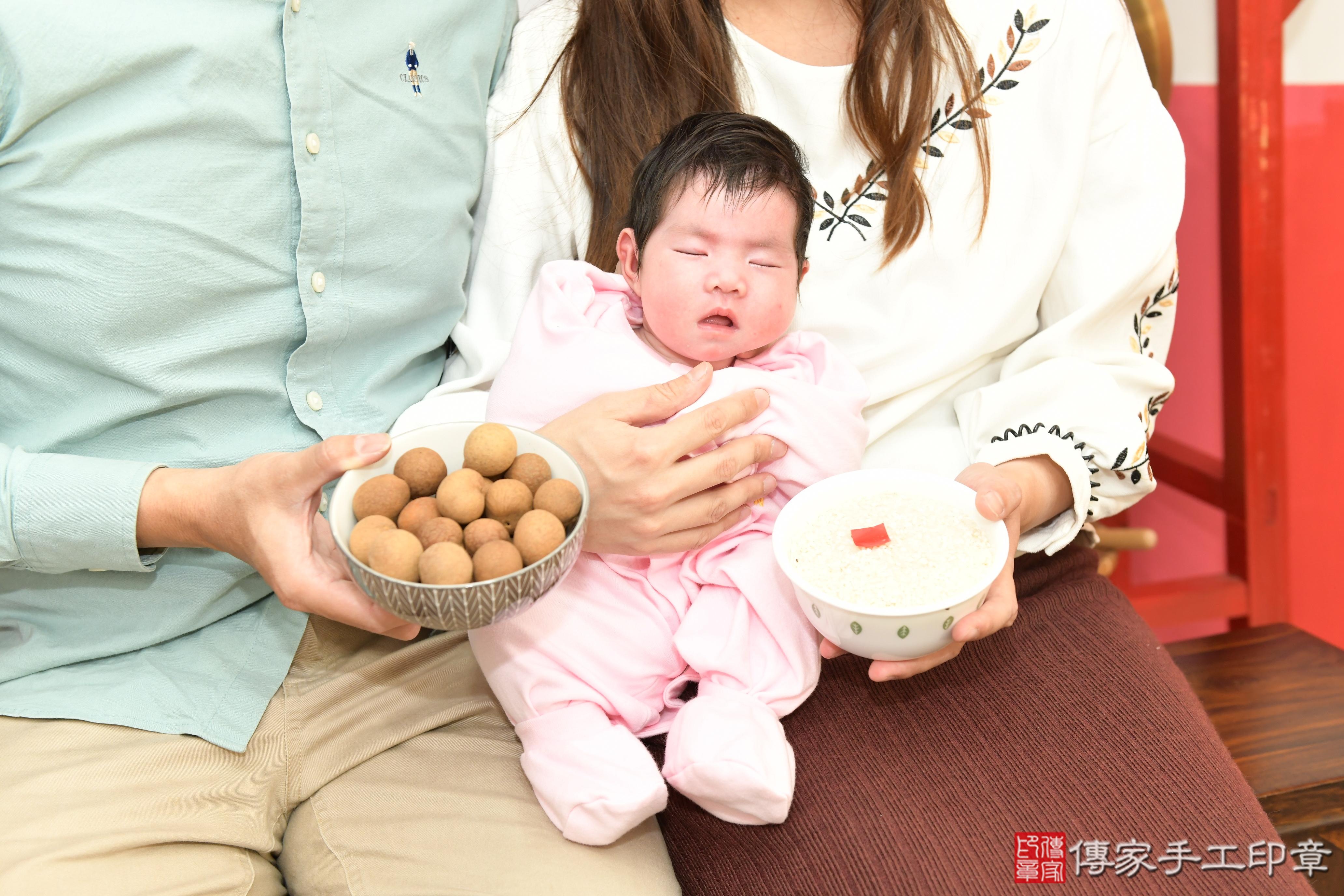 傳家手工印章高雄店、抓周、度脺、美式風會場、傳家嬰兒古禮、吉祥話、抓周道具物品24種、拍照。抓周證書。寶寶抓周、滿周歲、生日快樂、祝福