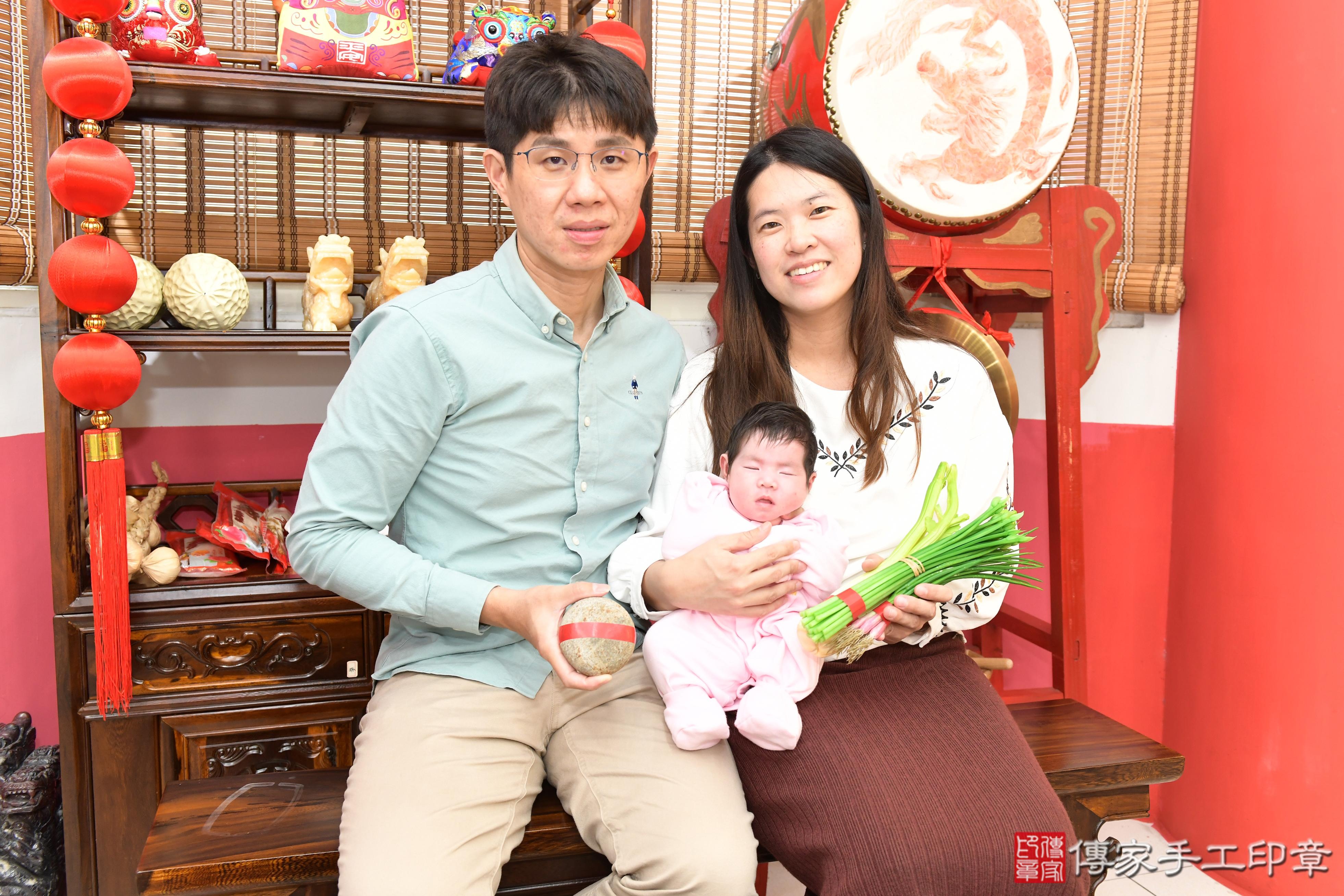 傳家手工印章高雄店、抓周、度脺、美式風會場、傳家嬰兒古禮、吉祥話、抓周道具物品24種、拍照。抓周證書。寶寶抓周、滿周歲、生日快樂、祝福