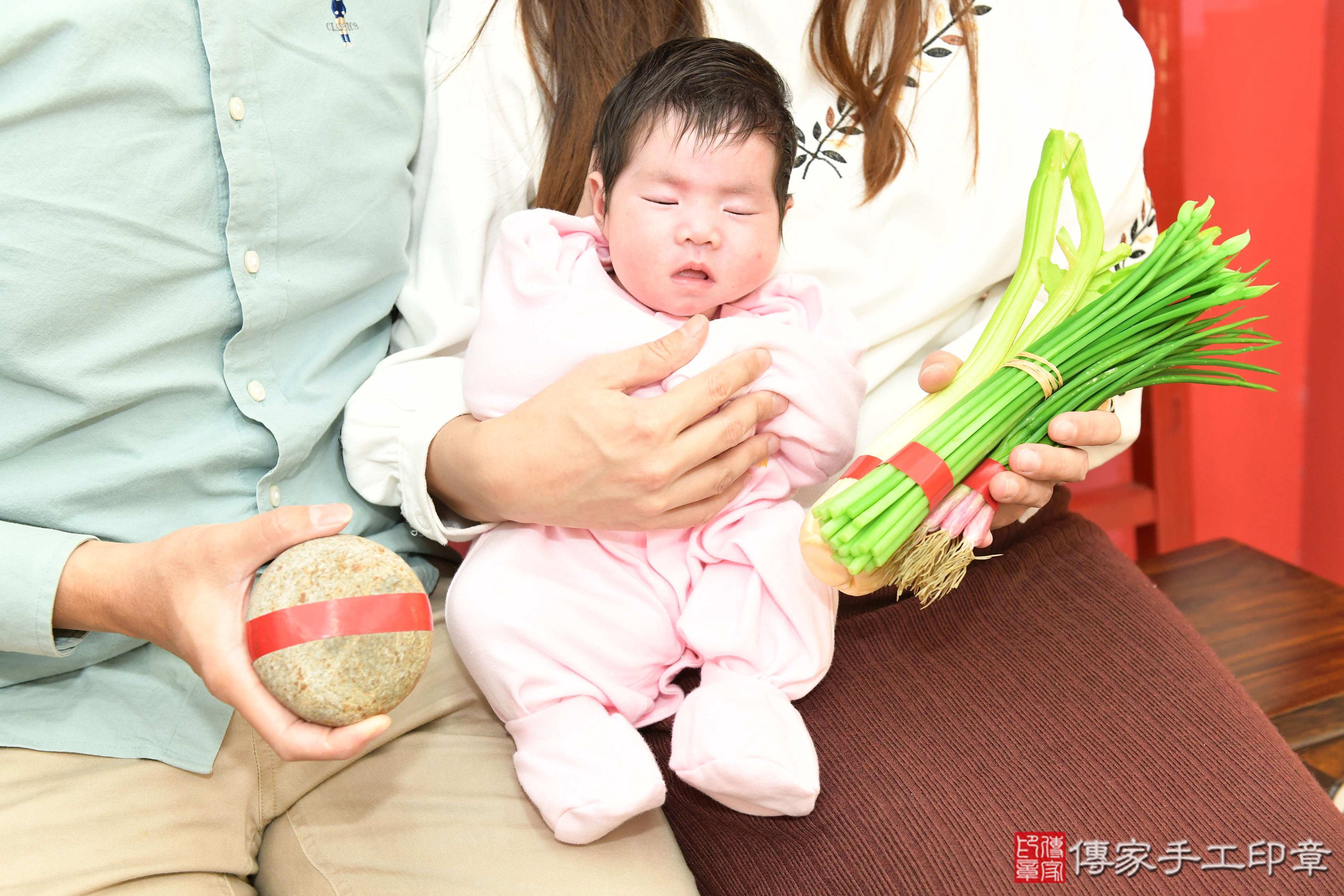 傳家手工印章高雄店、抓周、度脺、美式風會場、傳家嬰兒古禮、吉祥話、抓周道具物品24種、拍照。抓周證書。寶寶抓周、滿周歲、生日快樂、祝福