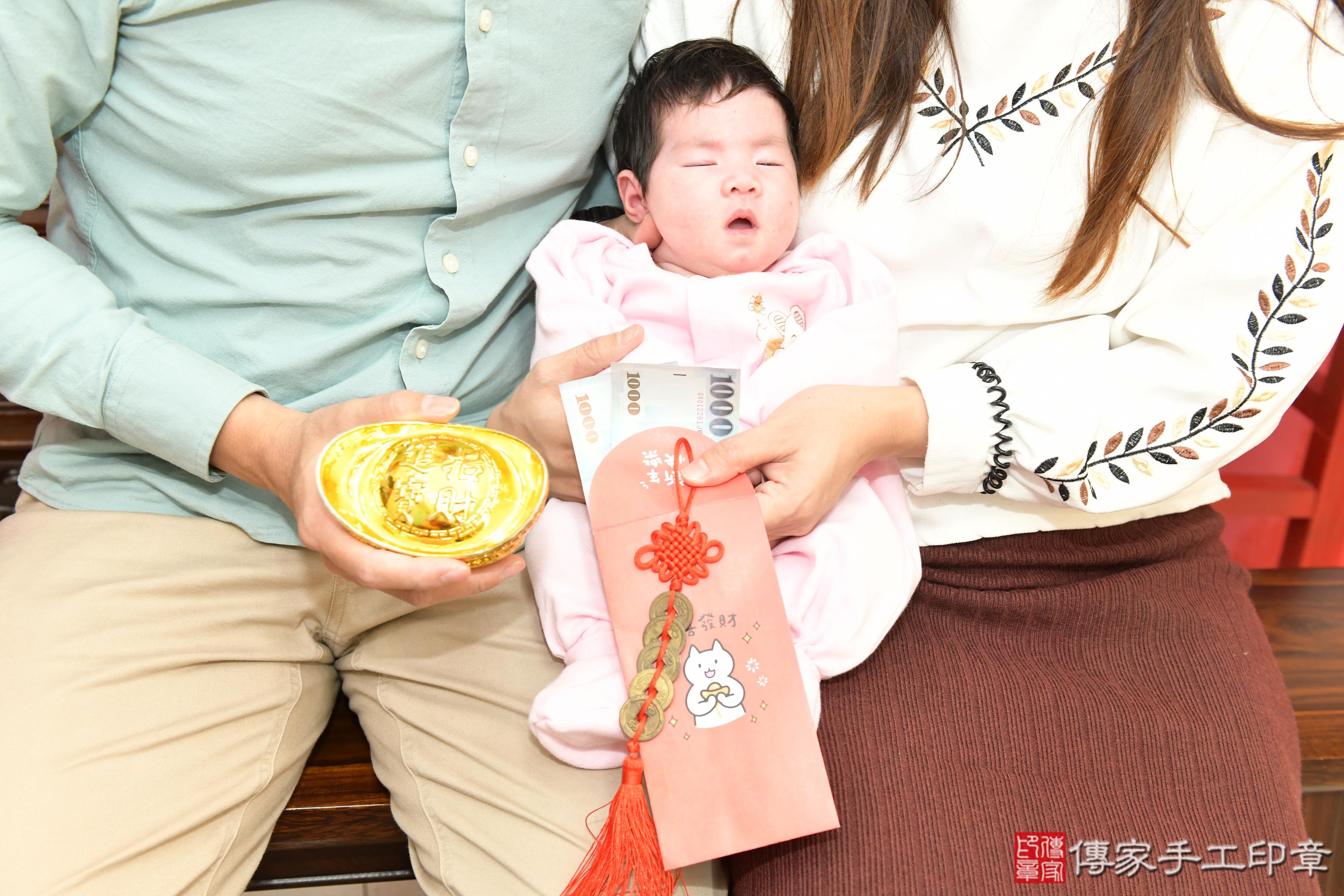 傳家手工印章高雄店、抓周、度脺、美式風會場、傳家嬰兒古禮、吉祥話、抓周道具物品24種、拍照。抓周證書。寶寶抓周、滿周歲、生日快樂、祝福