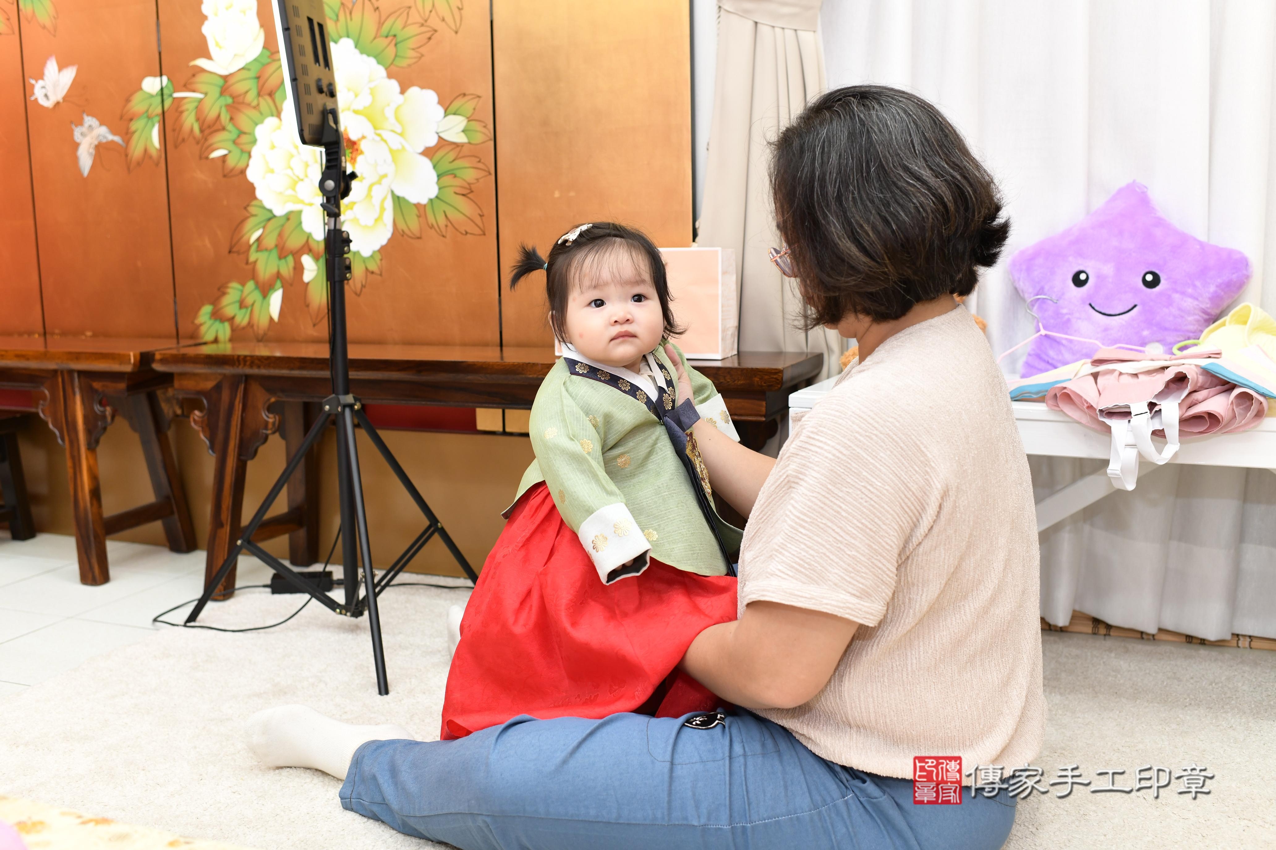 傳家手工印章高雄店、抓周、度脺、美式風會場、傳家嬰兒古禮、吉祥話、抓周道具物品24種、拍照。抓周證書。寶寶抓周、滿周歲、生日快樂、祝福 傳家手工印章高雄店、抓周、度脺、美式風會場、傳家嬰兒古禮、吉祥話、抓周道具物品24種、拍照。抓周證書。寶寶抓周、滿周歲、生日快樂、祝福