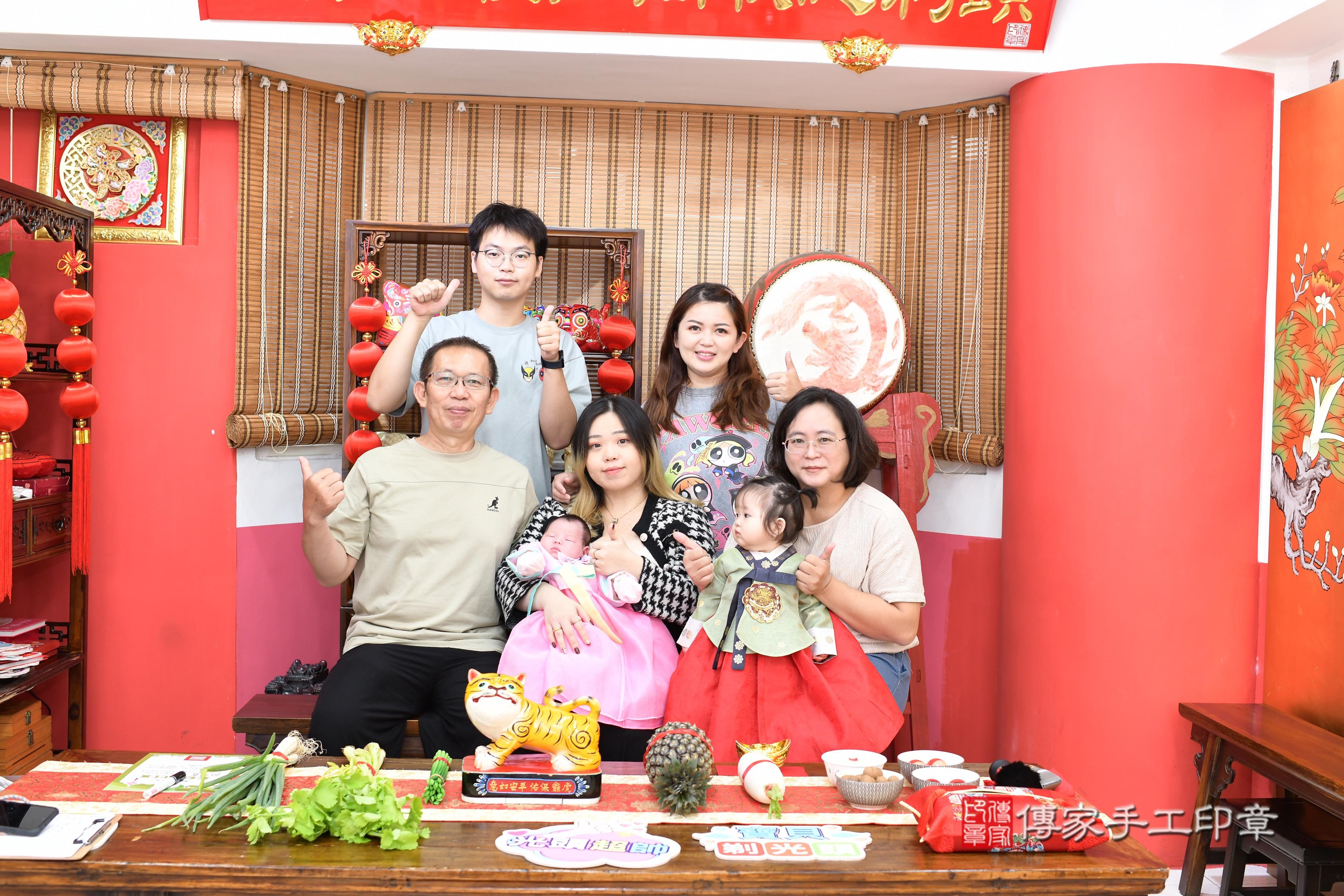 傳家手工印章高雄店、抓周、度脺、美式風會場、傳家嬰兒古禮、吉祥話、抓周道具物品24種、拍照。抓周證書。寶寶抓周、滿周歲、生日快樂、祝福 傳家手工印章高雄店、抓周、度脺、美式風會場、傳家嬰兒古禮、吉祥話、抓周道具物品24種、拍照。抓周證書。寶寶抓周、滿周歲、生日快樂、祝福