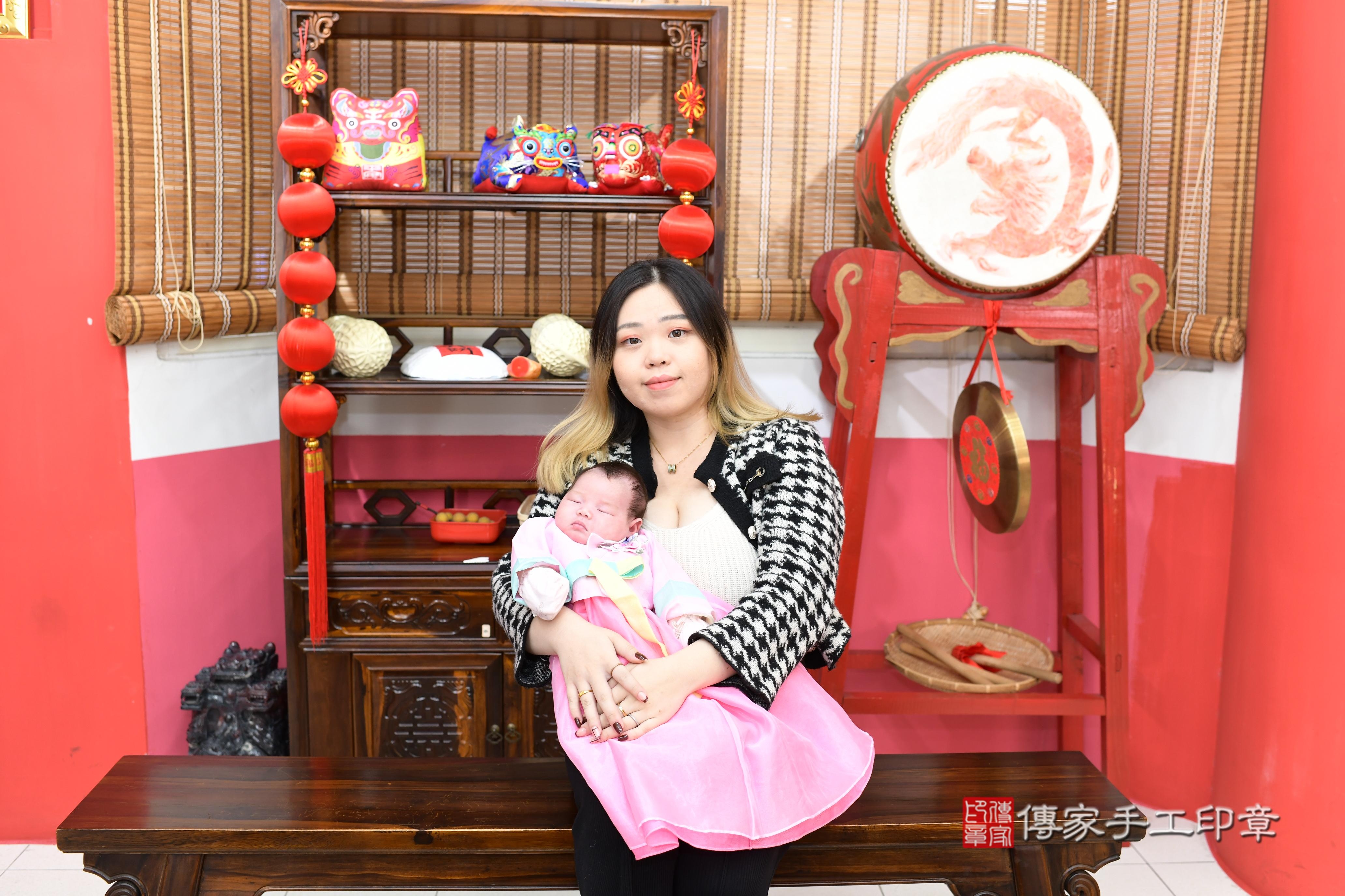 傳家手工印章高雄店、抓周、度脺、美式風會場、傳家嬰兒古禮、吉祥話、抓周道具物品24種、拍照。抓周證書。寶寶抓周、滿周歲、生日快樂、祝福 傳家手工印章高雄店、抓周、度脺、美式風會場、傳家嬰兒古禮、吉祥話、抓周道具物品24種、拍照。抓周證書。寶寶抓周、滿周歲、生日快樂、祝福