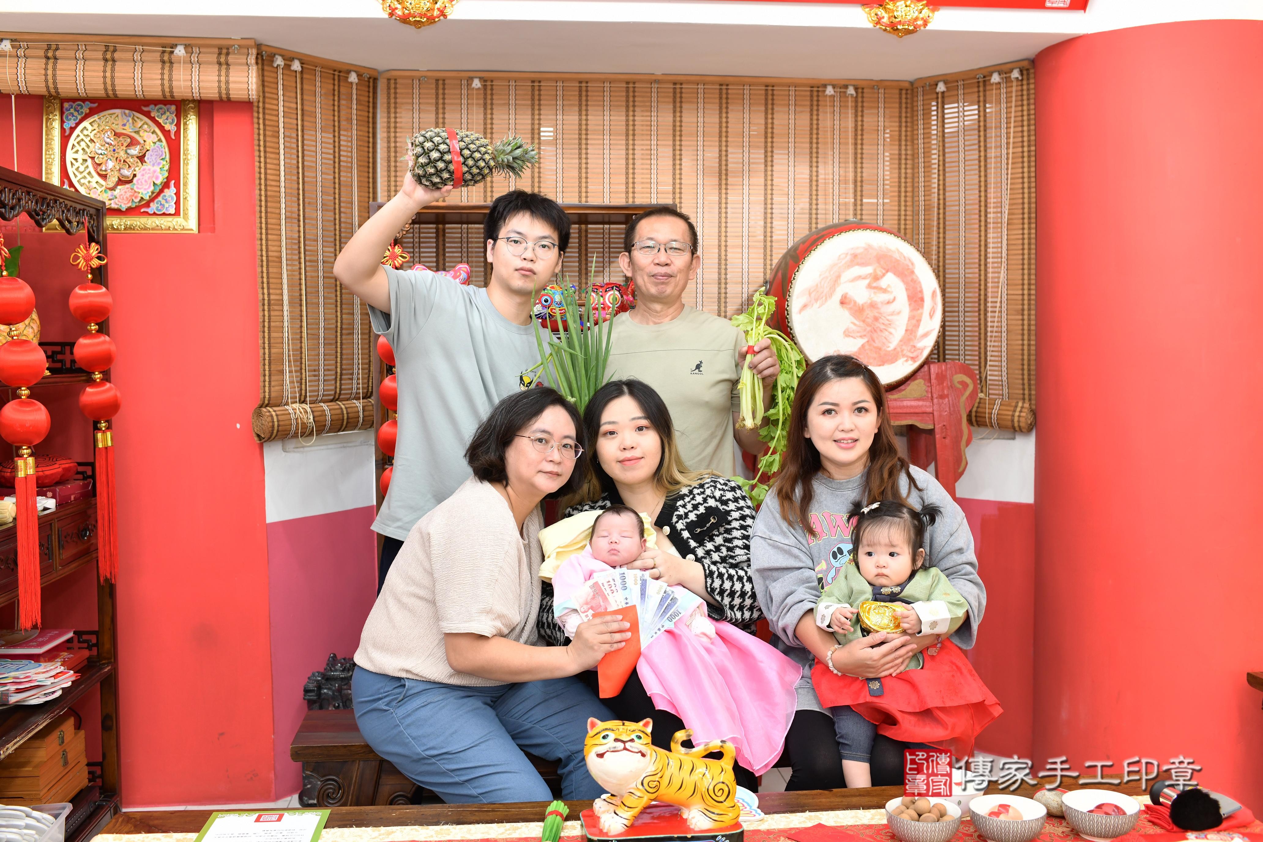 傳家手工印章高雄店、抓周、度脺、美式風會場、傳家嬰兒古禮、吉祥話、抓周道具物品24種、拍照。抓周證書。寶寶抓周、滿周歲、生日快樂、祝福 傳家手工印章高雄店、抓周、度脺、美式風會場、傳家嬰兒古禮、吉祥話、抓周道具物品24種、拍照。抓周證書。寶寶抓周、滿周歲、生日快樂、祝福