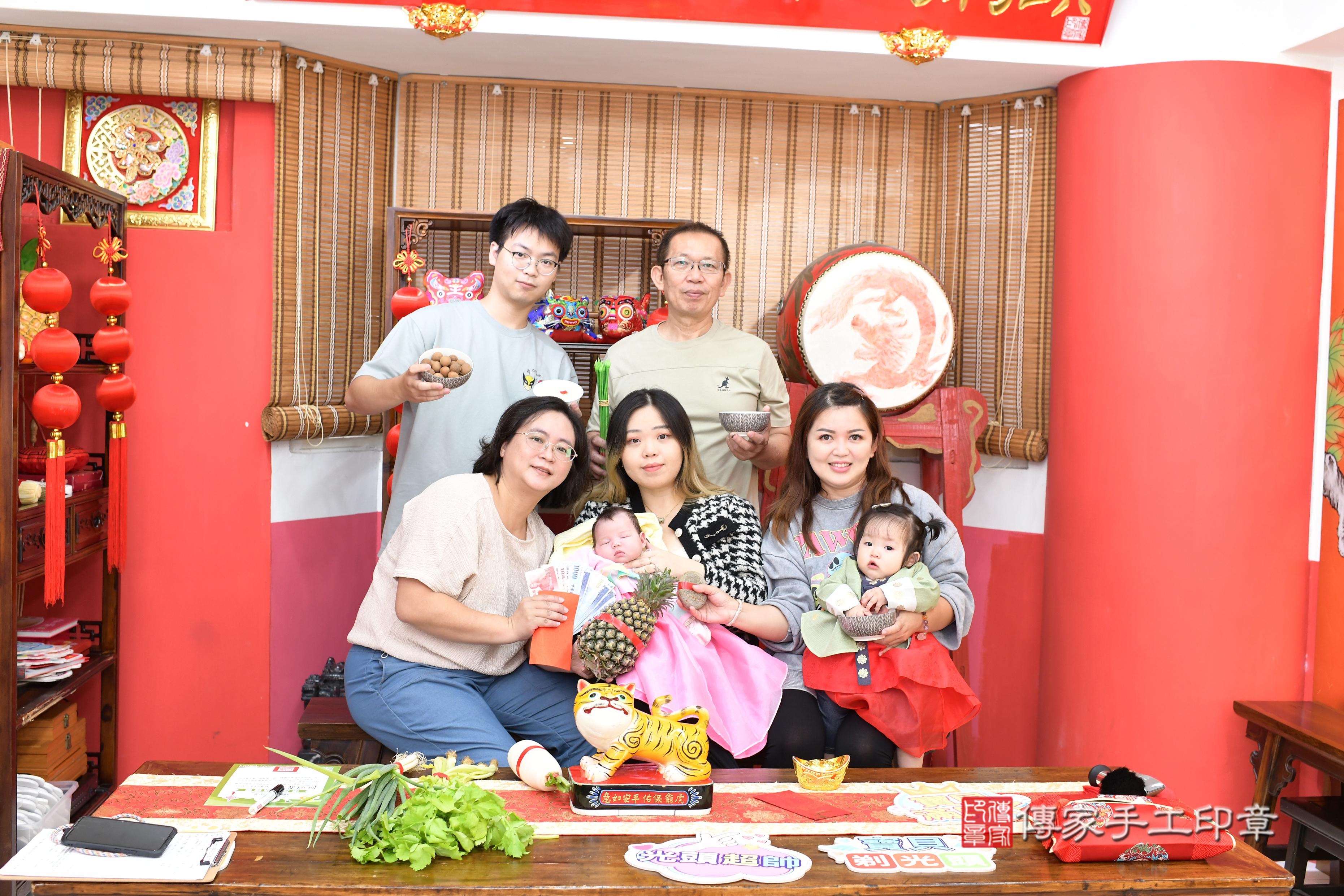 傳家手工印章高雄店、抓周、度脺、美式風會場、傳家嬰兒古禮、吉祥話、抓周道具物品24種、拍照。抓周證書。寶寶抓周、滿周歲、生日快樂、祝福 傳家手工印章高雄店、抓周、度脺、美式風會場、傳家嬰兒古禮、吉祥話、抓周道具物品24種、拍照。抓周證書。寶寶抓周、滿周歲、生日快樂、祝福