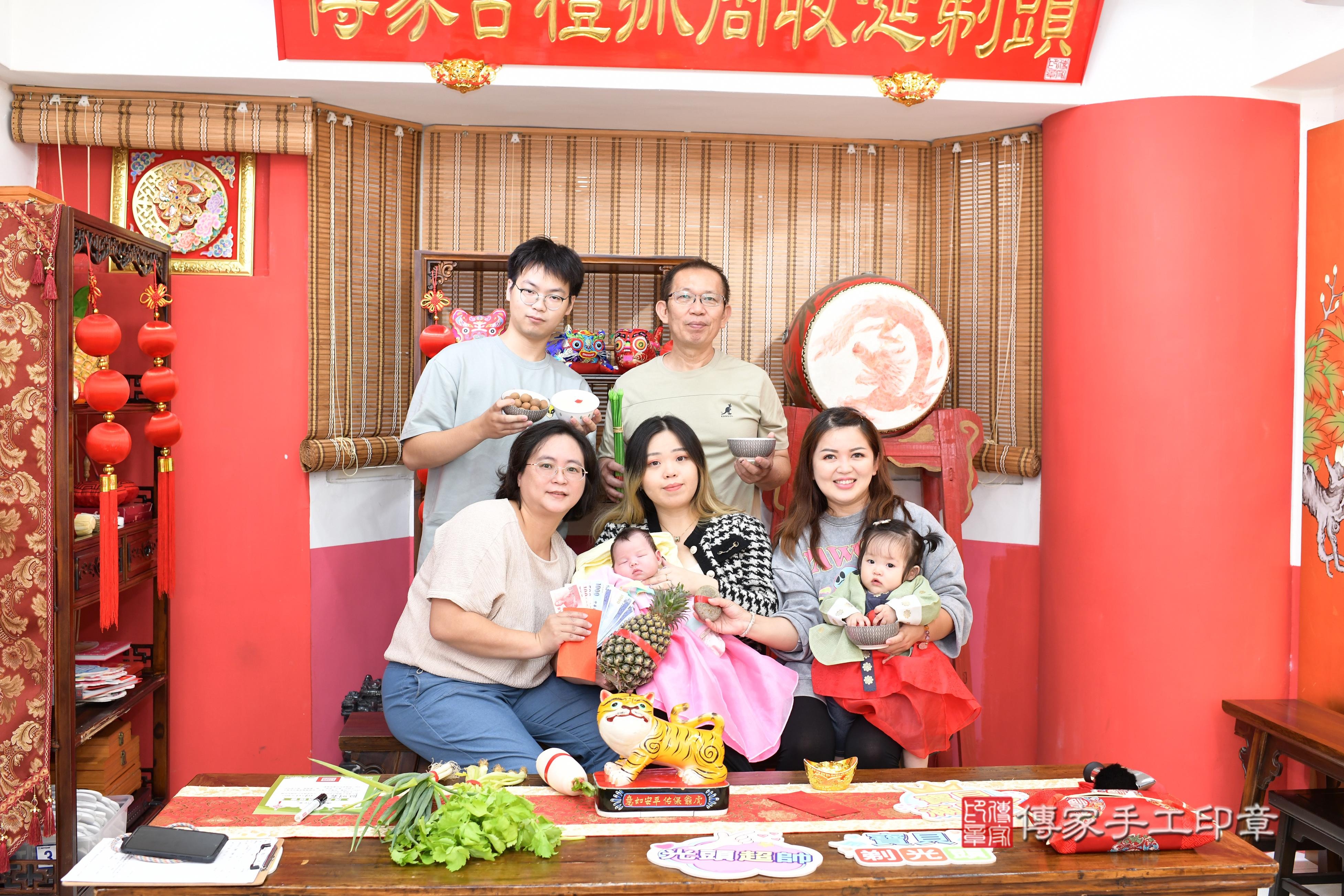 傳家手工印章高雄店、抓周、度脺、美式風會場、傳家嬰兒古禮、吉祥話、抓周道具物品24種、拍照。抓周證書。寶寶抓周、滿周歲、生日快樂、祝福 傳家手工印章高雄店、抓周、度脺、美式風會場、傳家嬰兒古禮、吉祥話、抓周道具物品24種、拍照。抓周證書。寶寶抓周、滿周歲、生日快樂、祝福