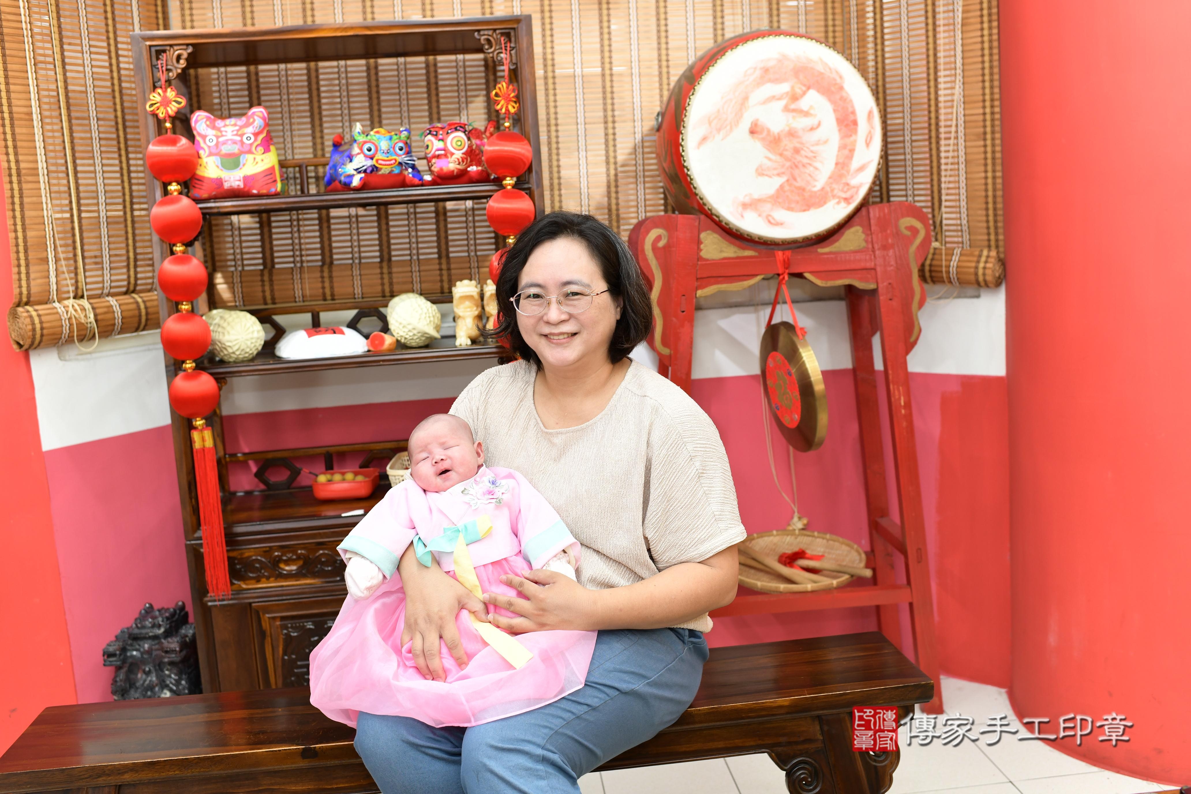 傳家手工印章高雄店、抓周、度脺、美式風會場、傳家嬰兒古禮、吉祥話、抓周道具物品24種、拍照。抓周證書。寶寶抓周、滿周歲、生日快樂、祝福 傳家手工印章高雄店、抓周、度脺、美式風會場、傳家嬰兒古禮、吉祥話、抓周道具物品24種、拍照。抓周證書。寶寶抓周、滿周歲、生日快樂、祝福