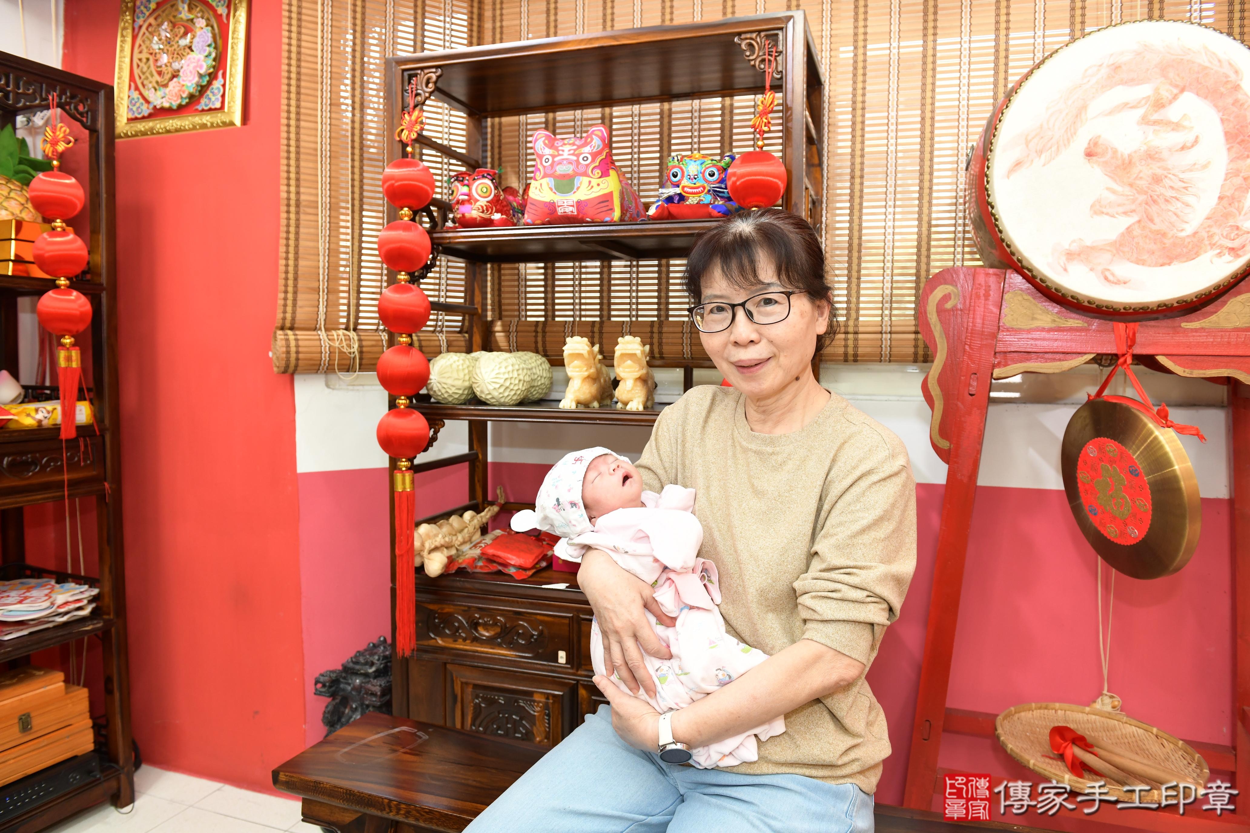 傳家手工印章高雄店、抓周、度脺、美式風會場、傳家嬰兒古禮、吉祥話、抓周道具物品24種、拍照。抓周證書。寶寶抓周、滿周歲、生日快樂、祝福 傳家手工印章高雄店、抓周、度脺、美式風會場、傳家嬰兒古禮、吉祥話、抓周道具物品24種、拍照。抓周證書。寶寶抓周、滿周歲、生日快樂、祝福