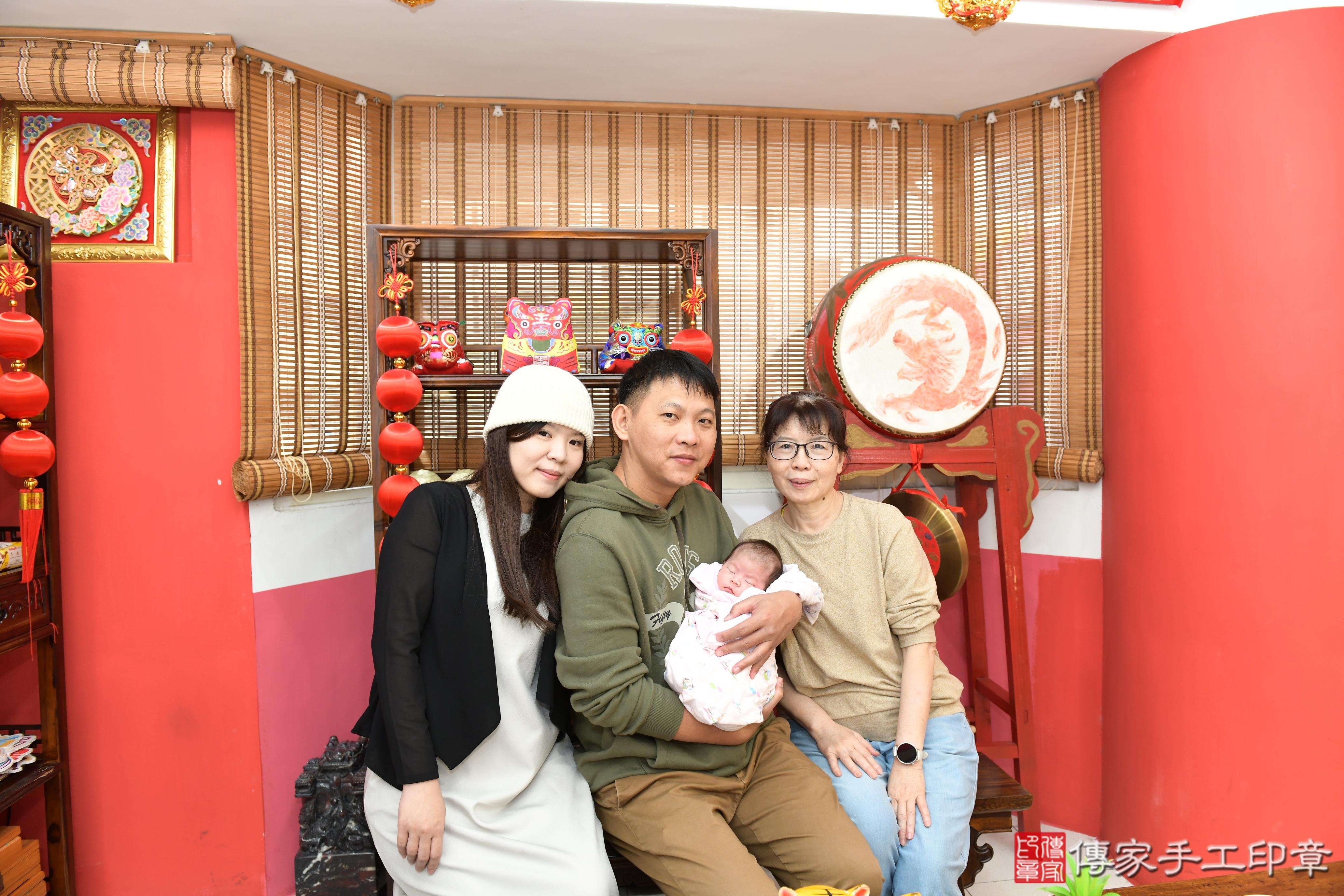 傳家手工印章高雄店、抓周、度脺、美式風會場、傳家嬰兒古禮、吉祥話、抓周道具物品24種、拍照。抓周證書。寶寶抓周、滿周歲、生日快樂、祝福 傳家手工印章高雄店、抓周、度脺、美式風會場、傳家嬰兒古禮、吉祥話、抓周道具物品24種、拍照。抓周證書。寶寶抓周、滿周歲、生日快樂、祝福