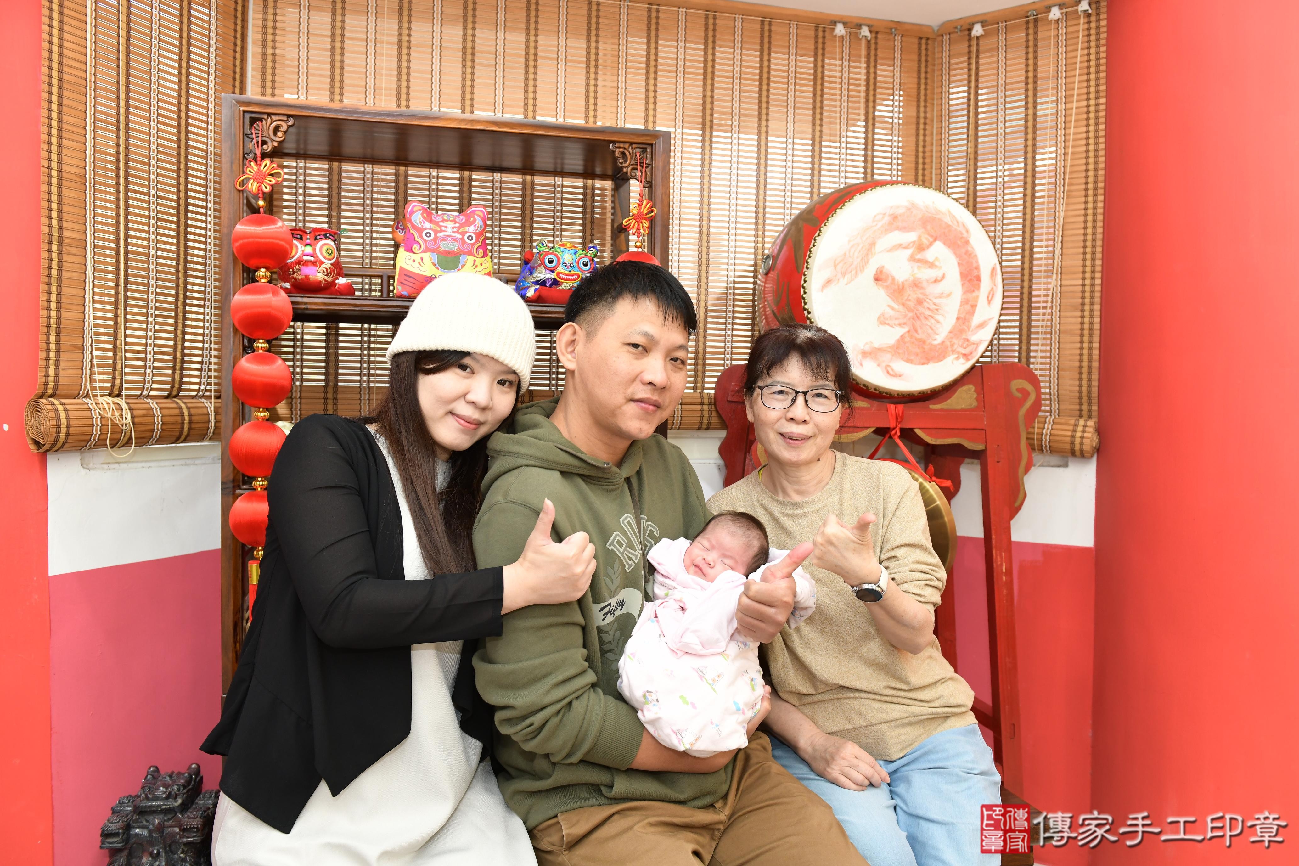 傳家手工印章高雄店、抓周、度脺、美式風會場、傳家嬰兒古禮、吉祥話、抓周道具物品24種、拍照。抓周證書。寶寶抓周、滿周歲、生日快樂、祝福 傳家手工印章高雄店、抓周、度脺、美式風會場、傳家嬰兒古禮、吉祥話、抓周道具物品24種、拍照。抓周證書。寶寶抓周、滿周歲、生日快樂、祝福