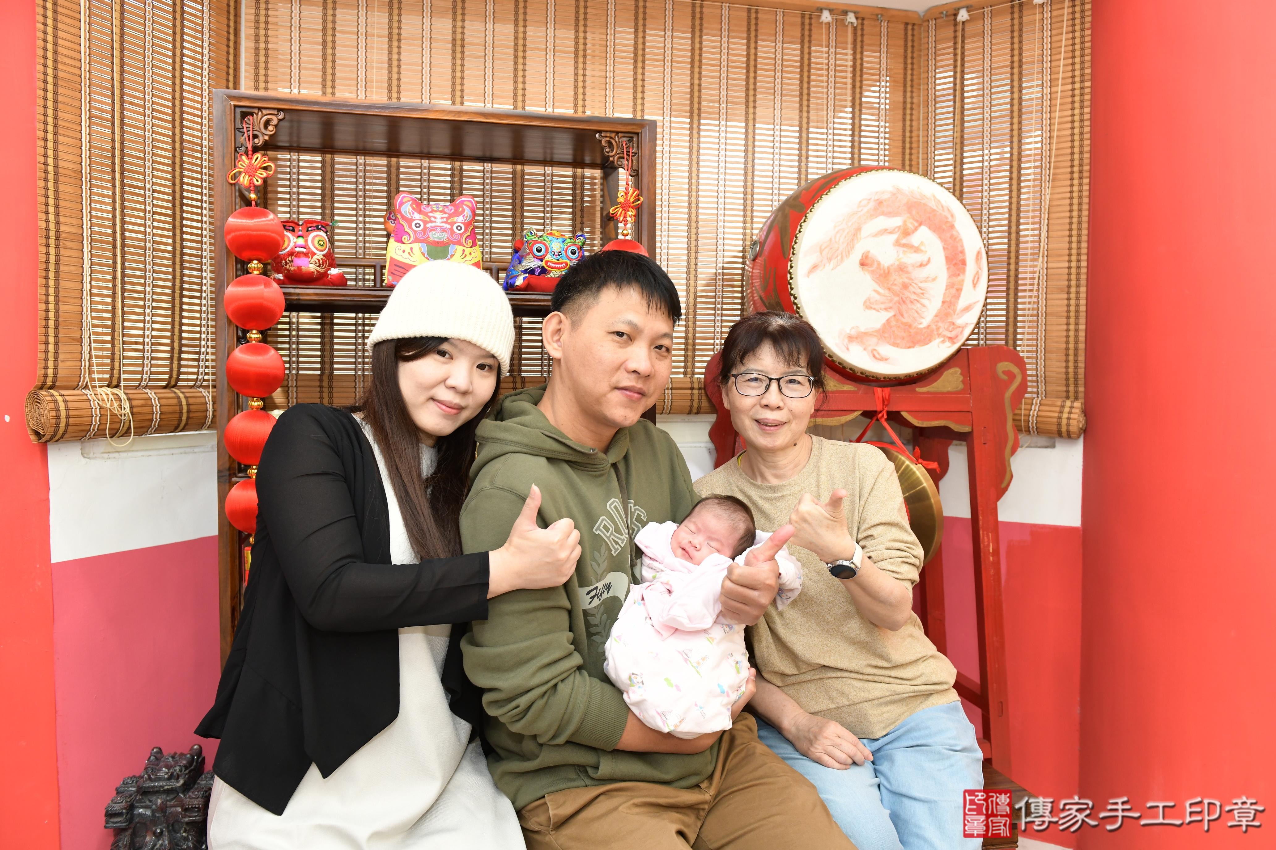 傳家手工印章高雄店、抓周、度脺、美式風會場、傳家嬰兒古禮、吉祥話、抓周道具物品24種、拍照。抓周證書。寶寶抓周、滿周歲、生日快樂、祝福 傳家手工印章高雄店、抓周、度脺、美式風會場、傳家嬰兒古禮、吉祥話、抓周道具物品24種、拍照。抓周證書。寶寶抓周、滿周歲、生日快樂、祝福