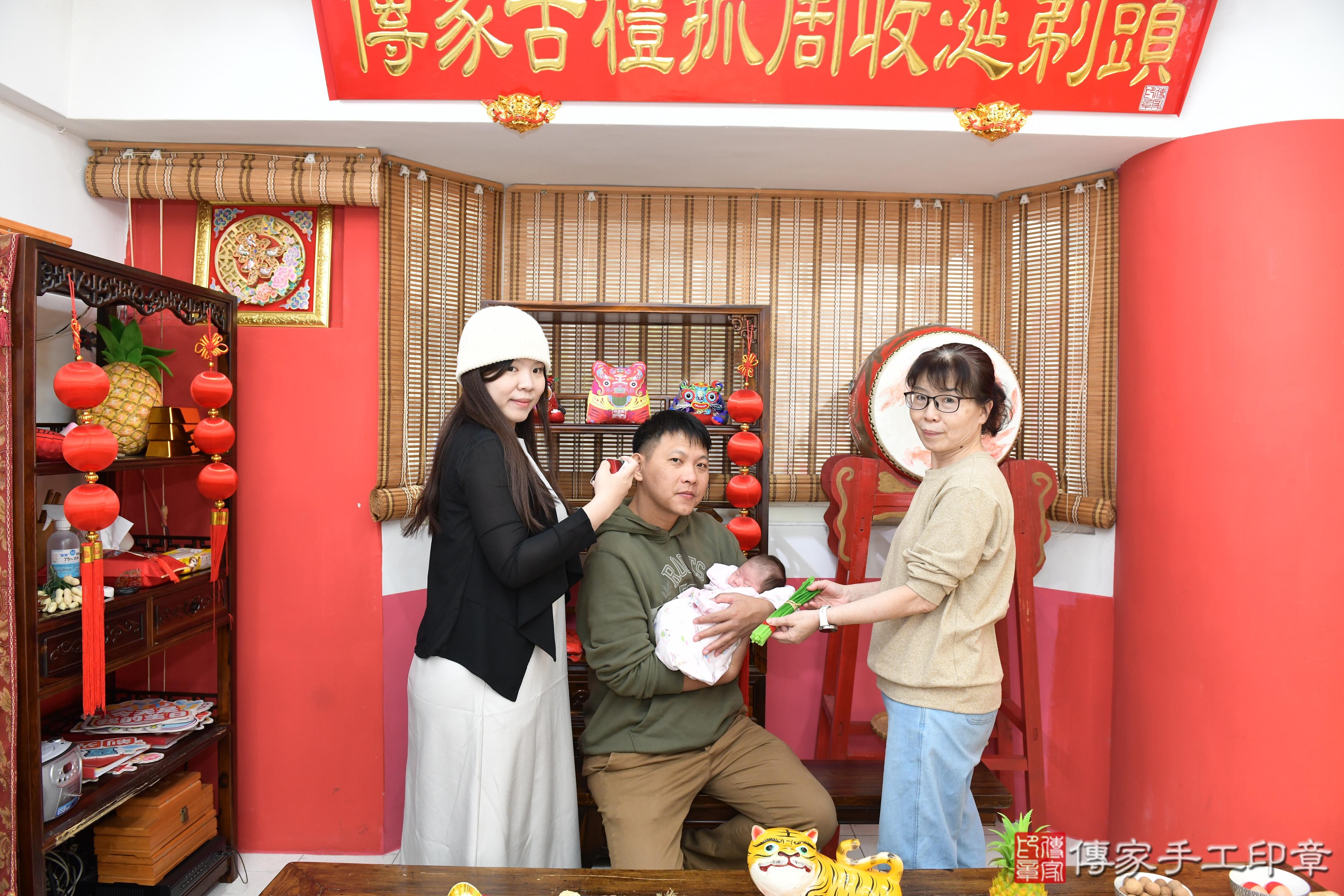 傳家手工印章高雄店、抓周、度脺、美式風會場、傳家嬰兒古禮、吉祥話、抓周道具物品24種、拍照。抓周證書。寶寶抓周、滿周歲、生日快樂、祝福 傳家手工印章高雄店、抓周、度脺、美式風會場、傳家嬰兒古禮、吉祥話、抓周道具物品24種、拍照。抓周證書。寶寶抓周、滿周歲、生日快樂、祝福