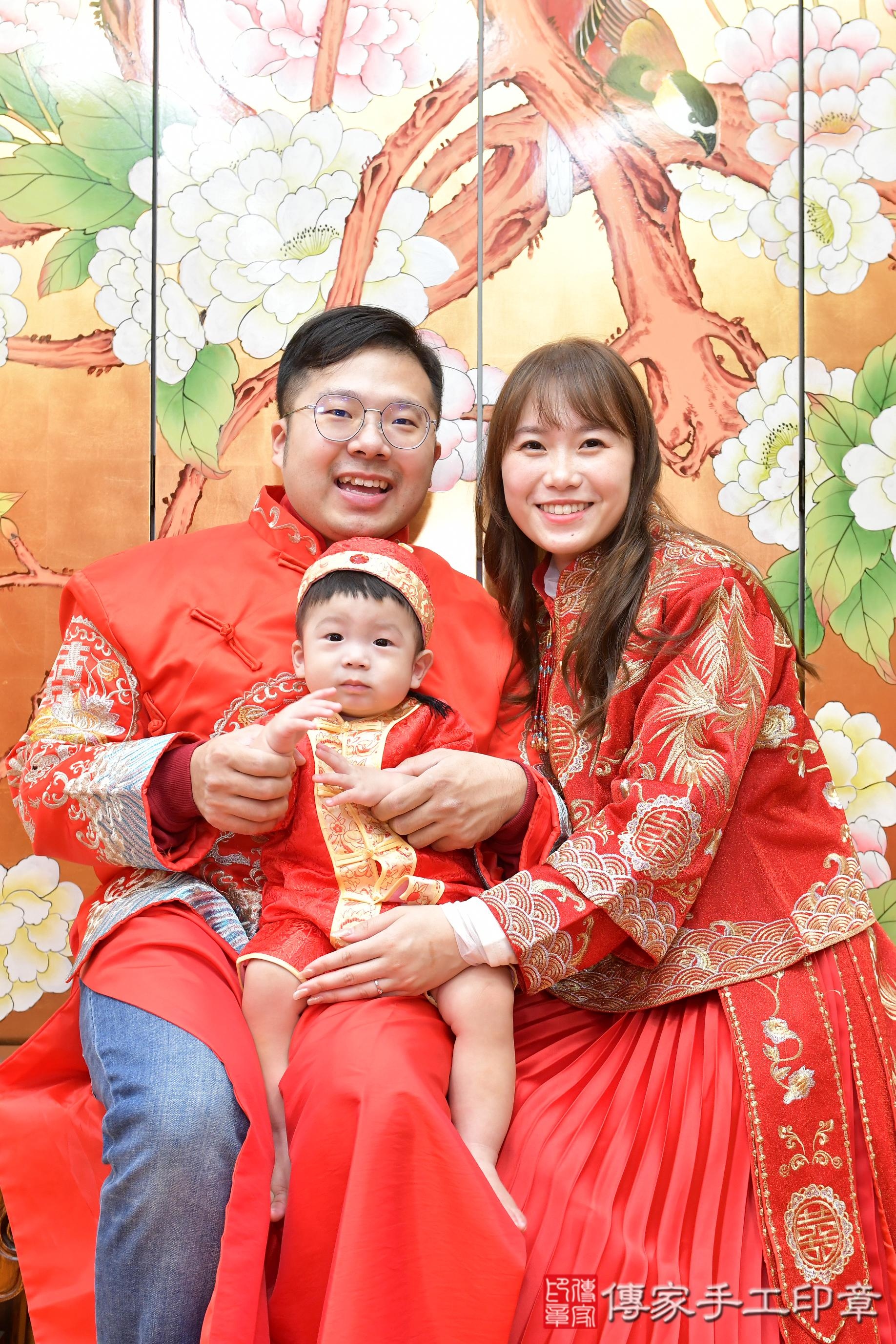 傳家手工印章桃園店、抓周、度脺、美式風會場、傳家嬰兒古禮、吉祥話、抓周道具物品24種、拍照。抓周證書。寶寶抓周、滿周歲、生日快樂、祝福