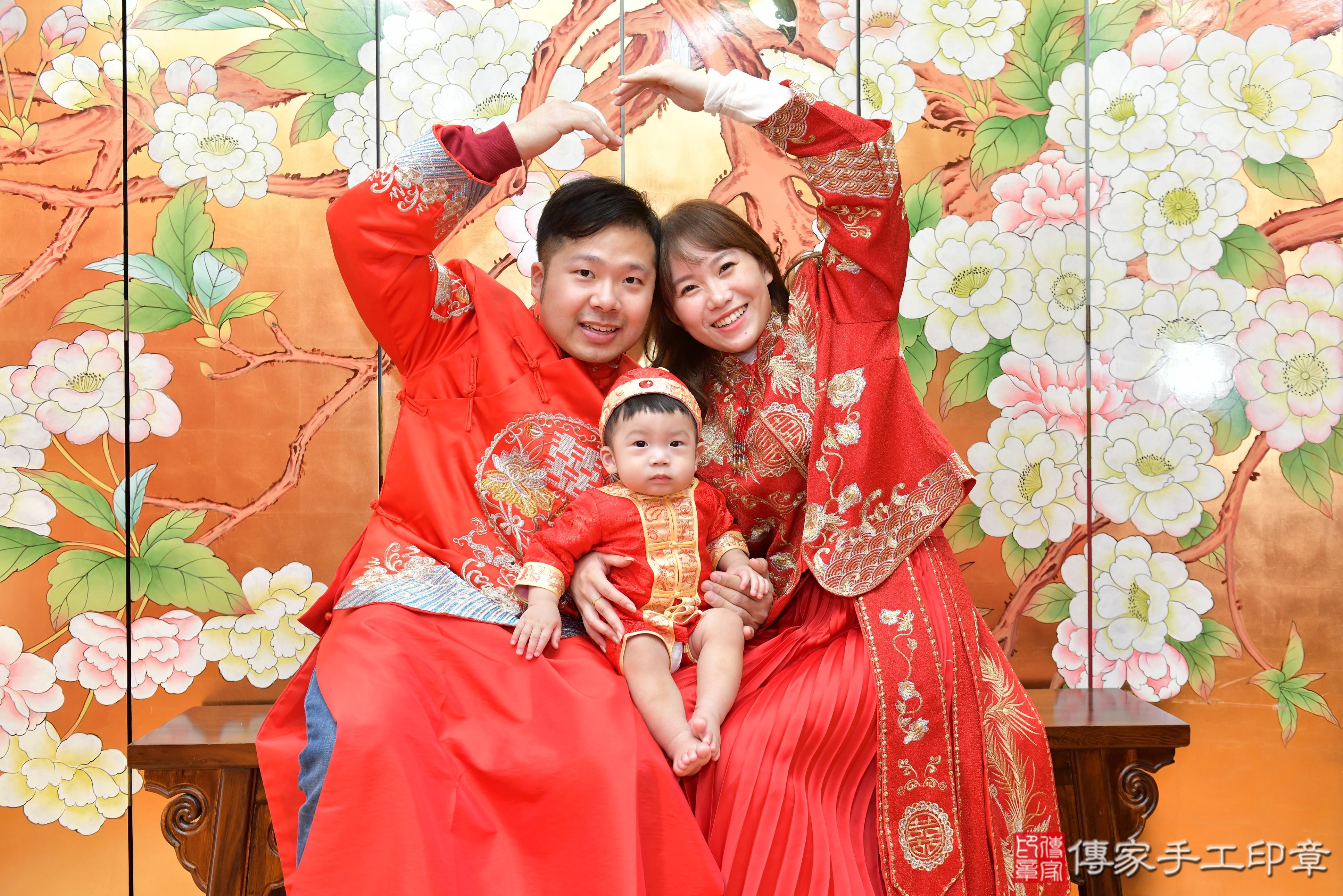 傳家手工印章桃園店、抓周、度脺、美式風會場、傳家嬰兒古禮、吉祥話、抓周道具物品24種、拍照。抓周證書。寶寶抓周、滿周歲、生日快樂、祝福