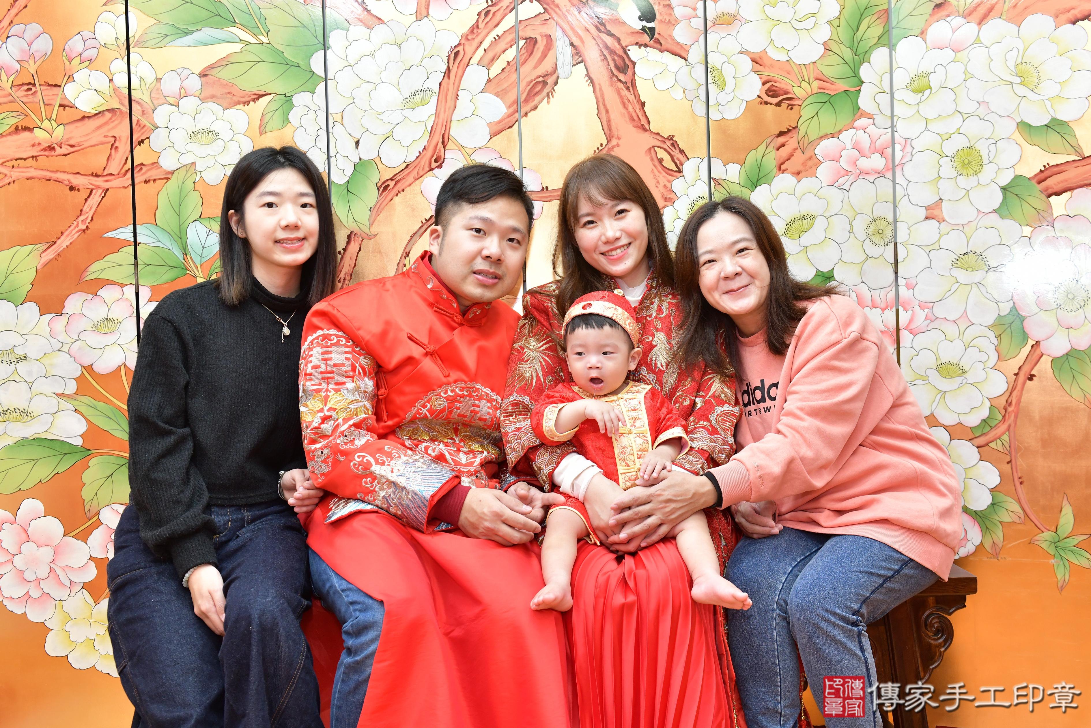 傳家手工印章桃園店、抓周、度脺、美式風會場、傳家嬰兒古禮、吉祥話、抓周道具物品24種、拍照。抓周證書。寶寶抓周、滿周歲、生日快樂、祝福