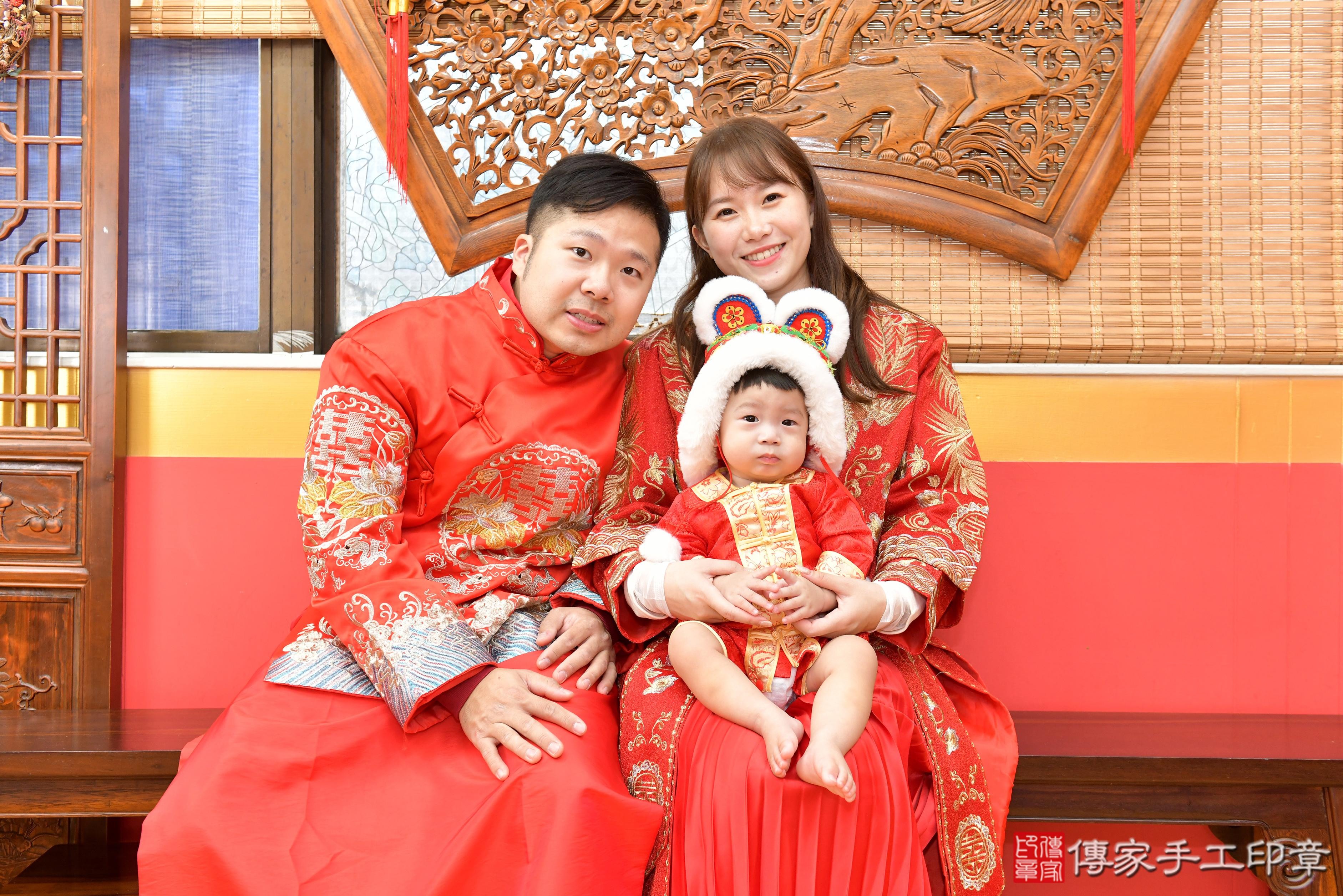 傳家手工印章桃園店、抓周、度脺、美式風會場、傳家嬰兒古禮、吉祥話、抓周道具物品24種、拍照。抓周證書。寶寶抓周、滿周歲、生日快樂、祝福