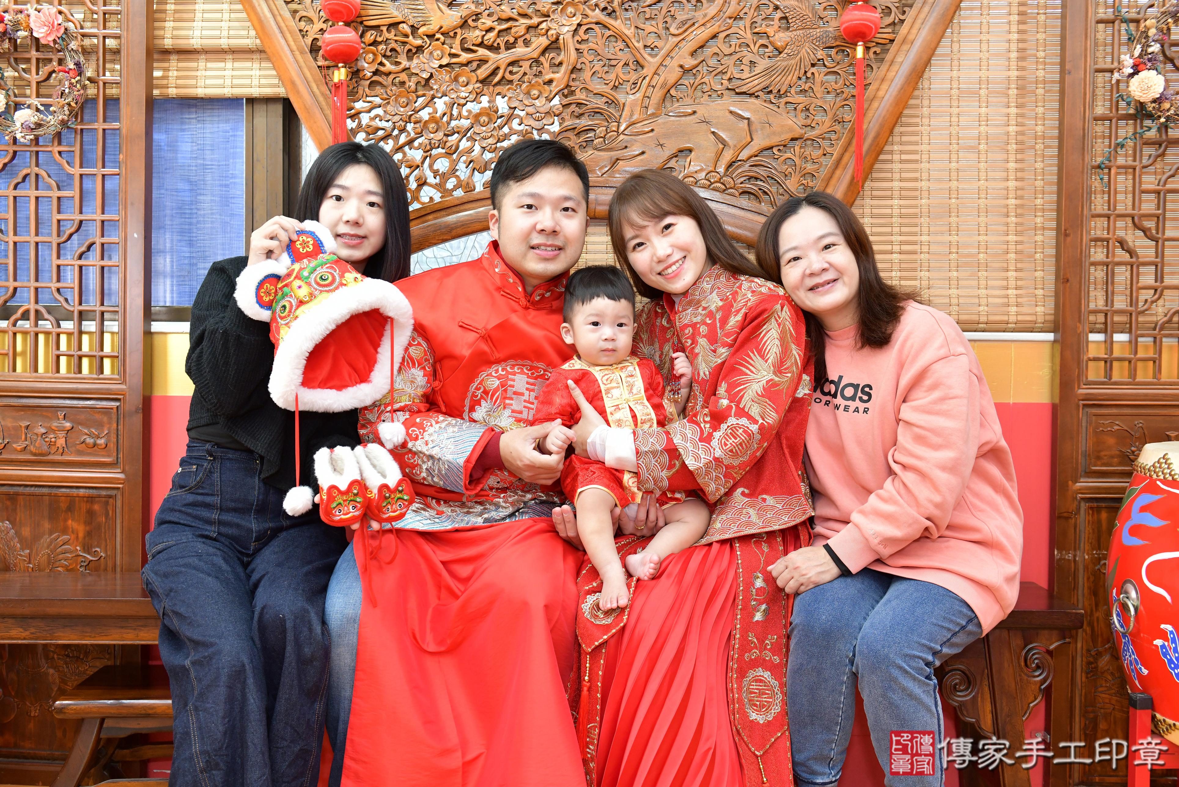 傳家手工印章桃園店、抓周、度脺、美式風會場、傳家嬰兒古禮、吉祥話、抓周道具物品24種、拍照。抓周證書。寶寶抓周、滿周歲、生日快樂、祝福