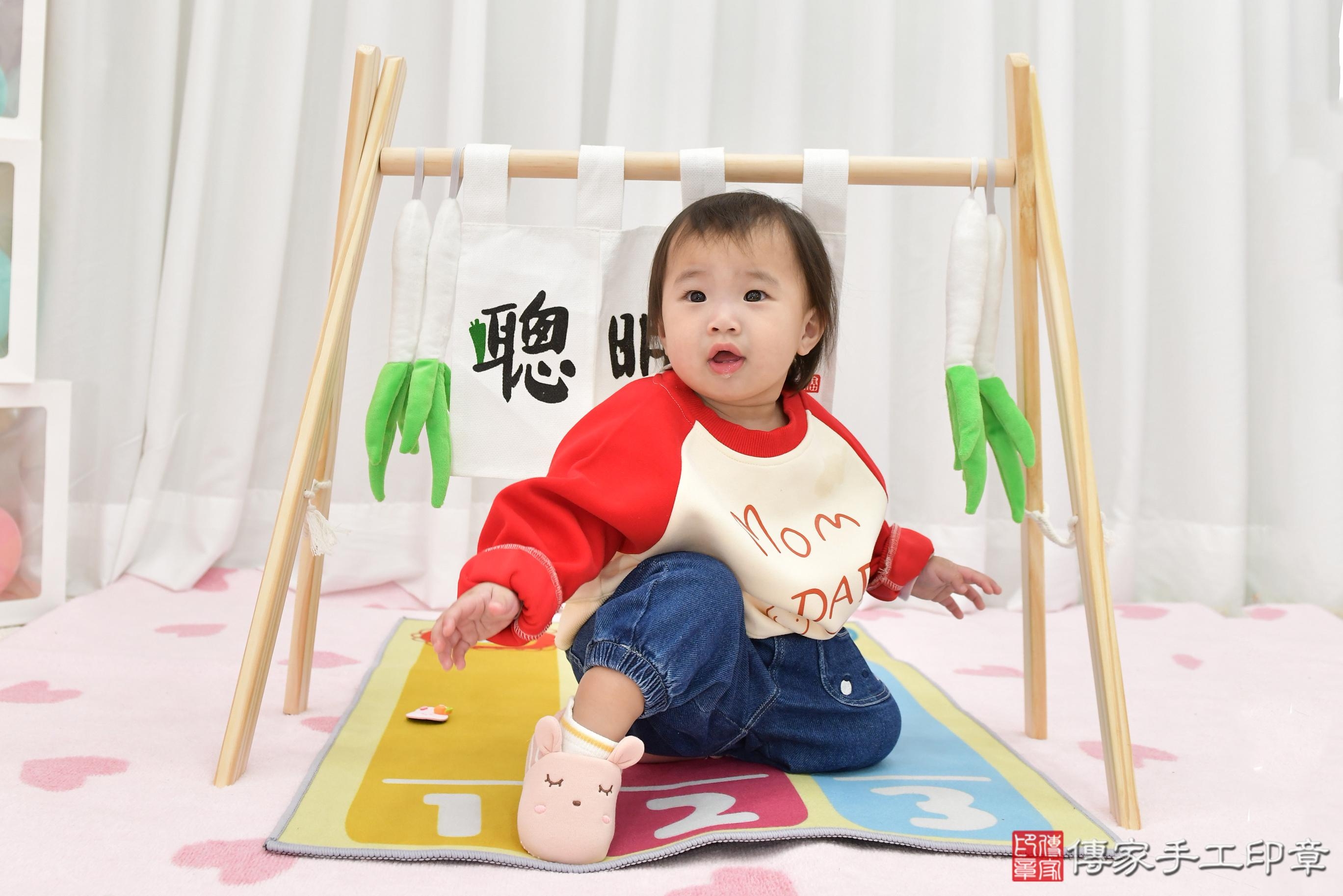 傳家手工印章桃園店、抓周、度脺、美式風會場、傳家嬰兒古禮、吉祥話、抓周道具物品24種、拍照。抓周證書。寶寶抓周、滿周歲、生日快樂、祝福