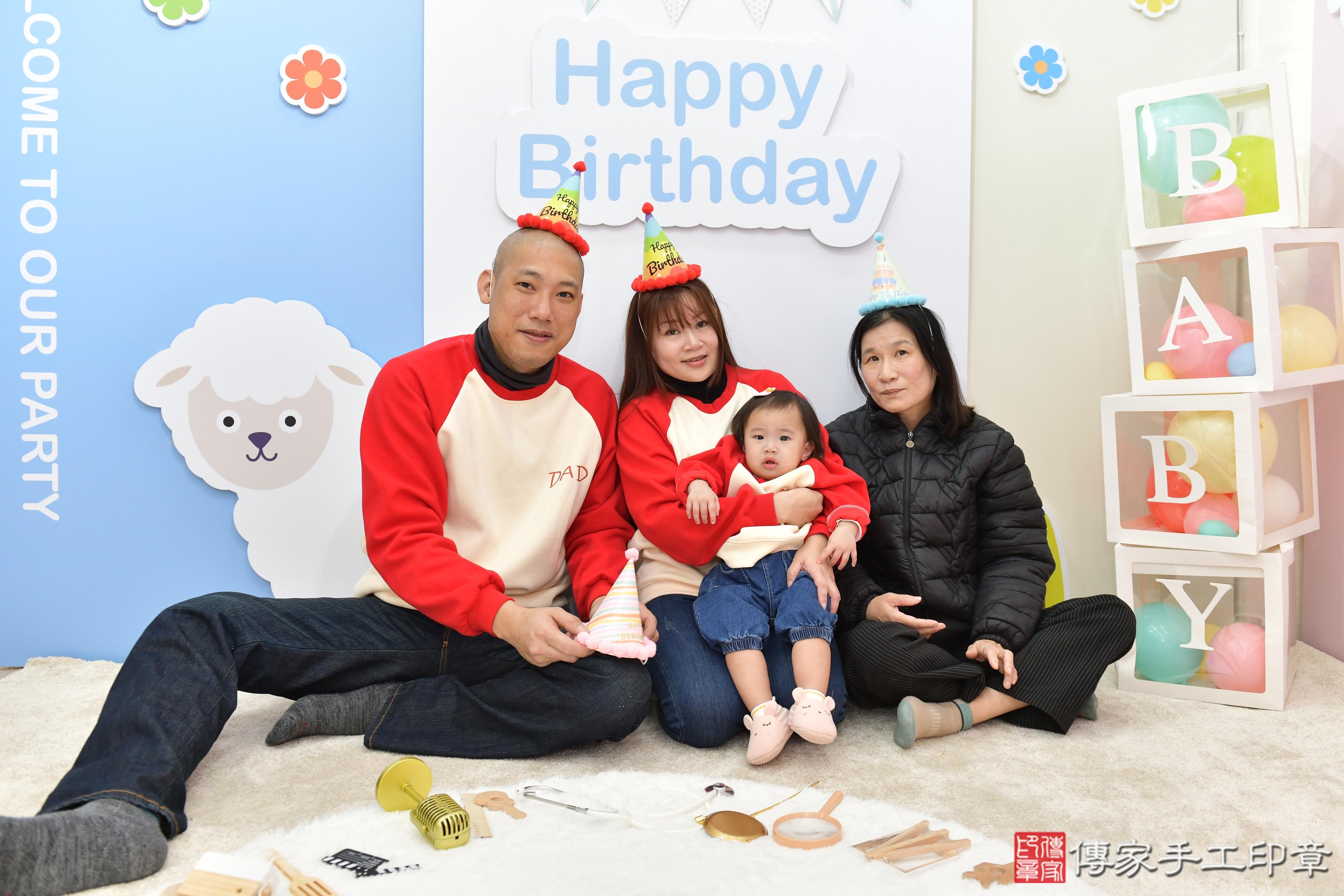 傳家手工印章桃園店、抓周、度脺、美式風會場、傳家嬰兒古禮、吉祥話、抓周道具物品24種、拍照。抓周證書。寶寶抓周、滿周歲、生日快樂、祝福