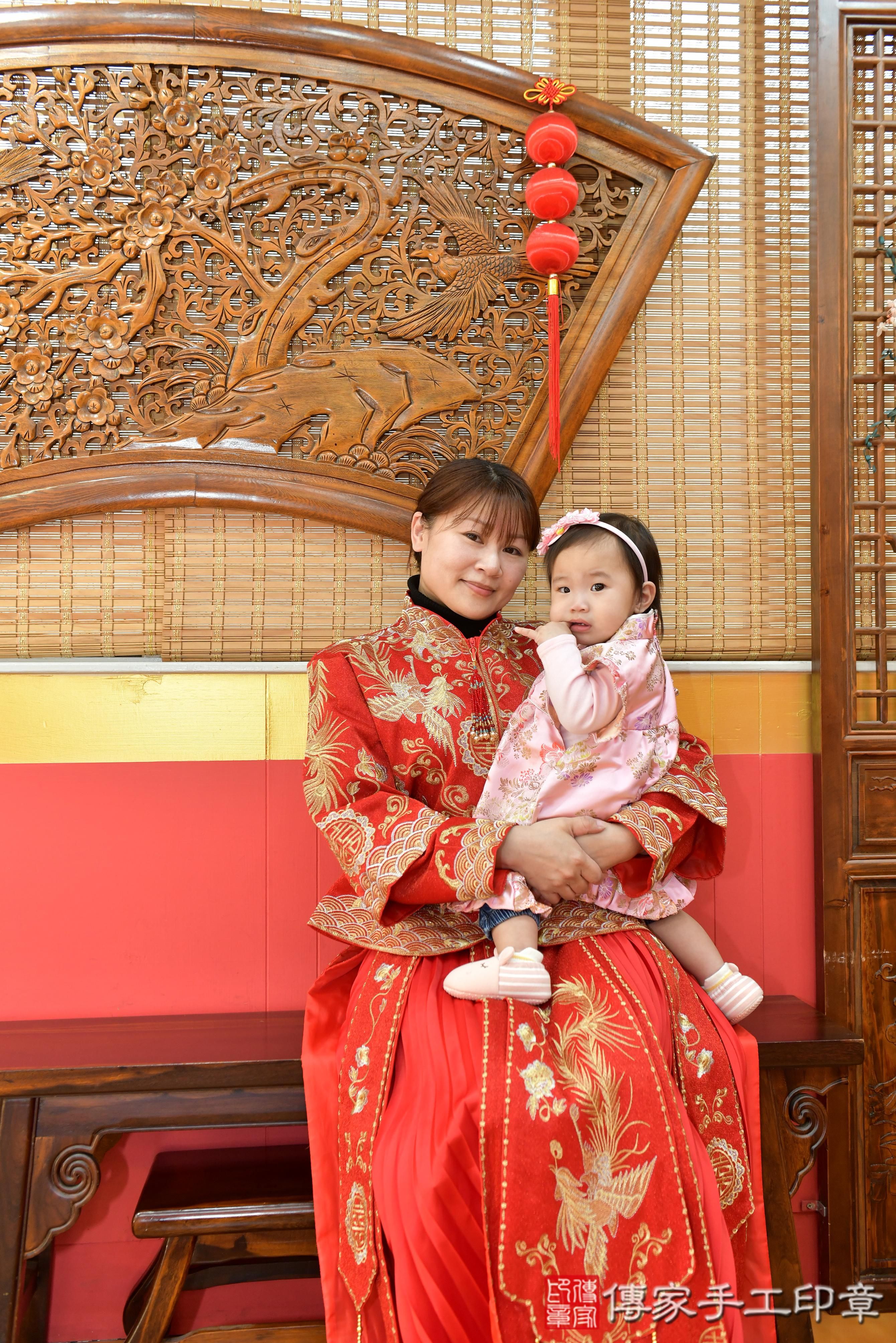 傳家手工印章桃園店、抓周、度脺、美式風會場、傳家嬰兒古禮、吉祥話、抓周道具物品24種、拍照。抓周證書。寶寶抓周、滿周歲、生日快樂、祝福