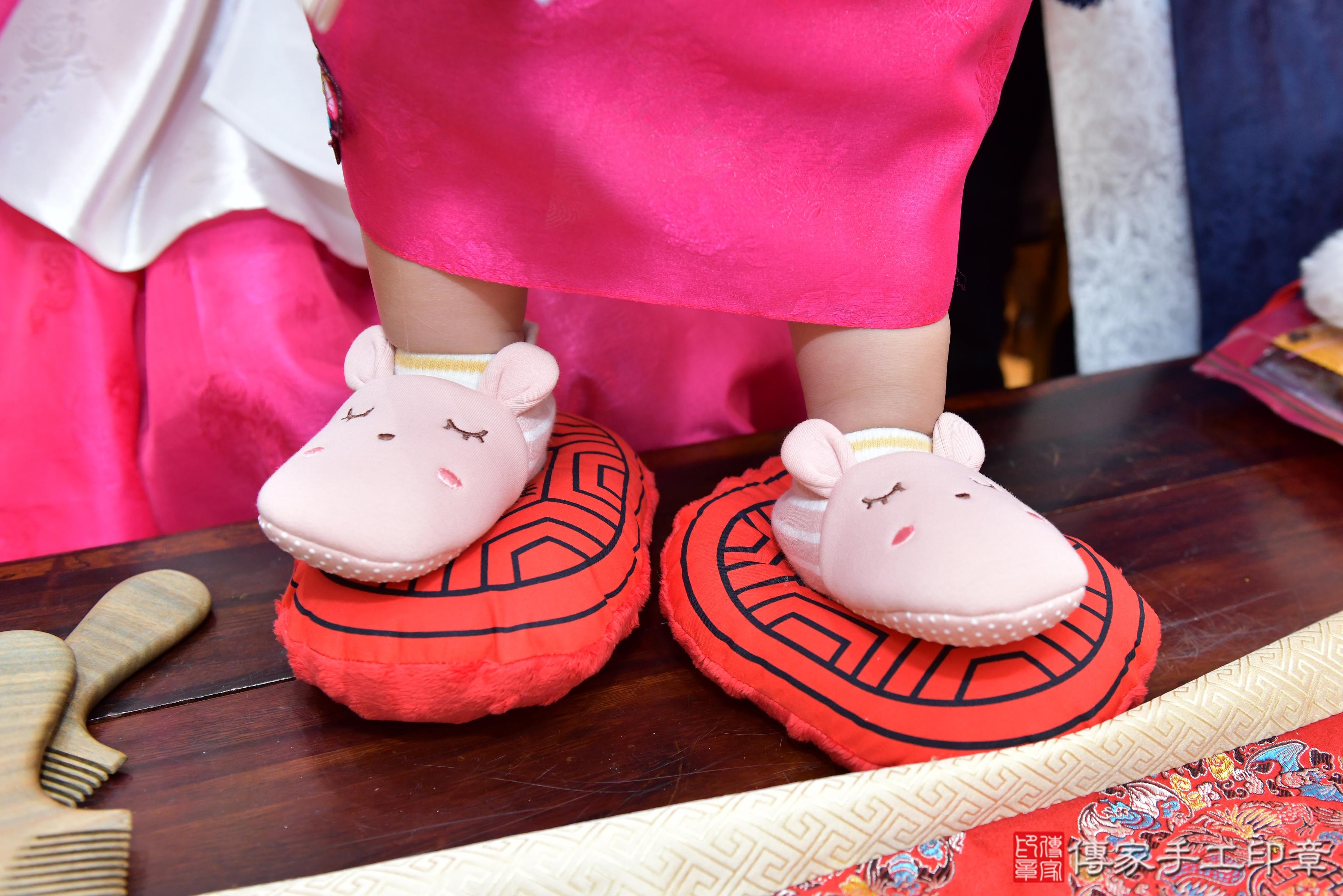 傳家手工印章桃園店、抓周、度脺、美式風會場、傳家嬰兒古禮、吉祥話、抓周道具物品24種、拍照。抓周證書。寶寶抓周、滿周歲、生日快樂、祝福