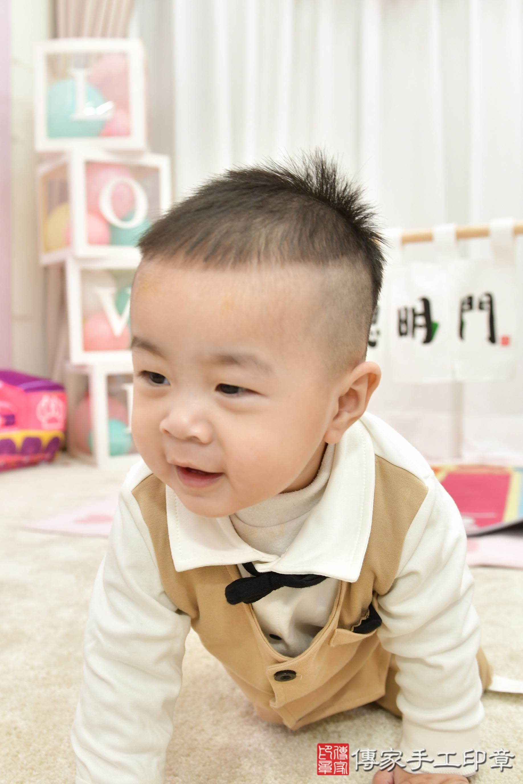 傳家手工印章桃園店、抓周、度脺、美式風會場、傳家嬰兒古禮、吉祥話、抓周道具物品24種、拍照。抓周證書。寶寶抓周、滿周歲、生日快樂、祝福