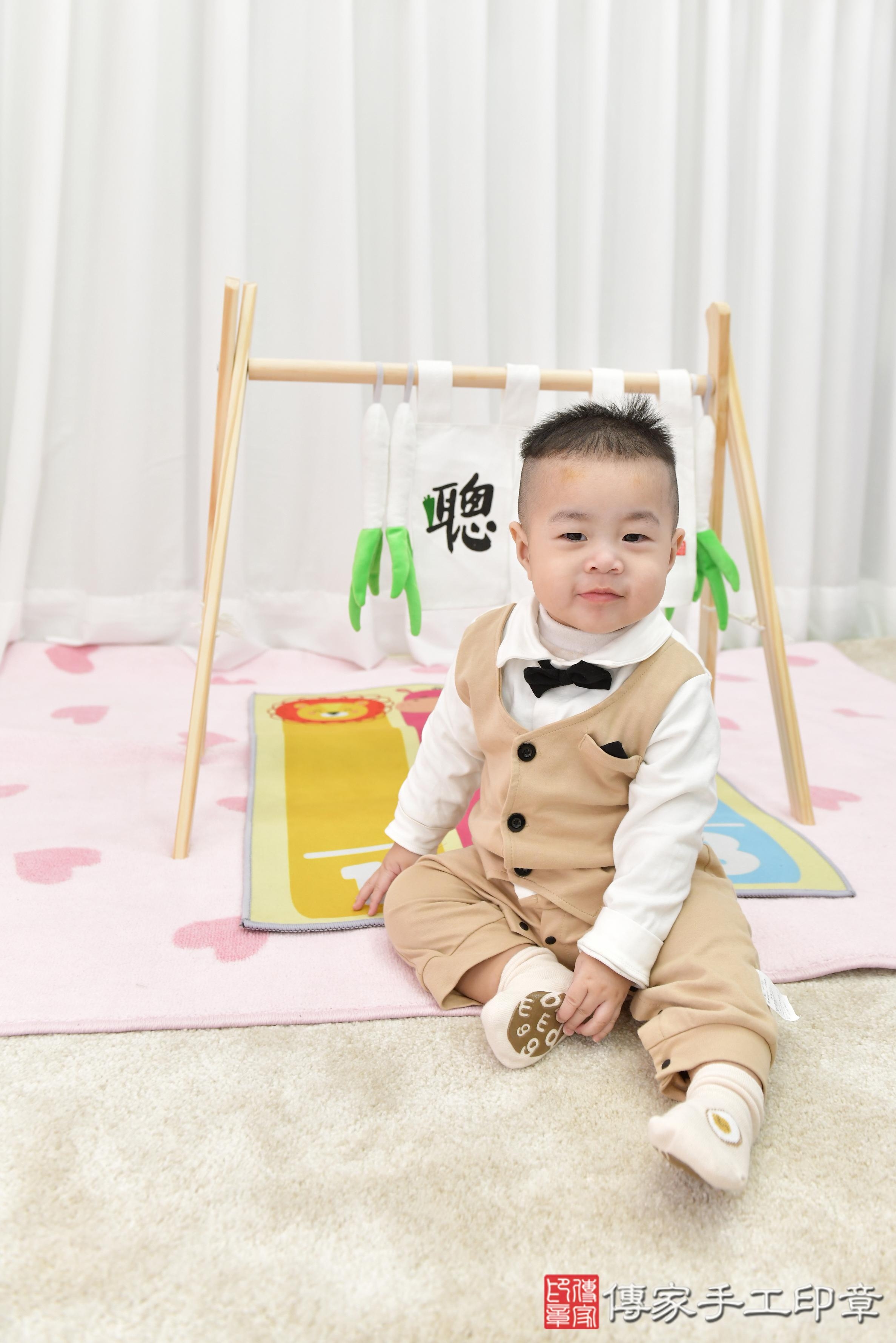 傳家手工印章桃園店、抓周、度脺、美式風會場、傳家嬰兒古禮、吉祥話、抓周道具物品24種、拍照。抓周證書。寶寶抓周、滿周歲、生日快樂、祝福