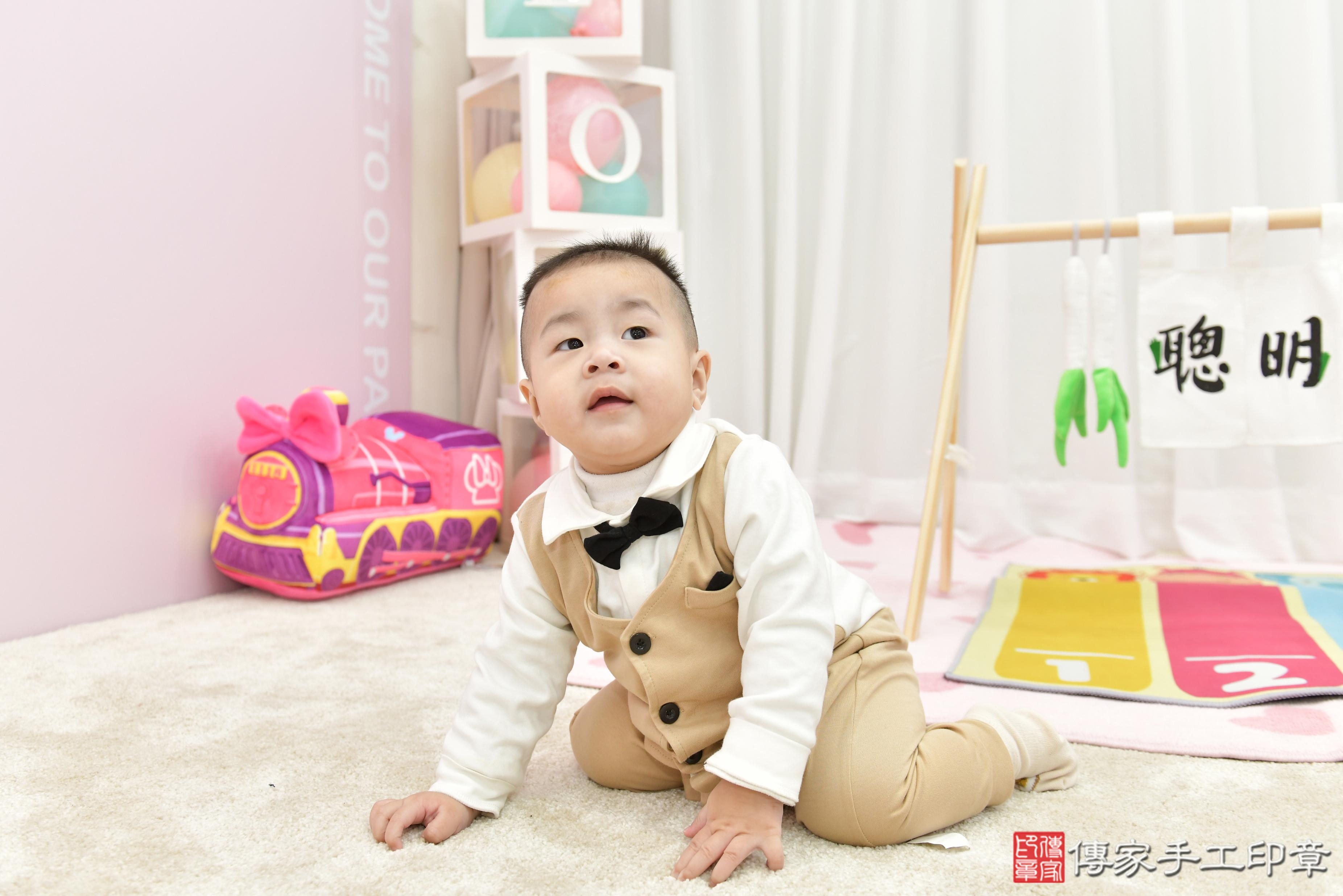 傳家手工印章桃園店、抓周、度脺、美式風會場、傳家嬰兒古禮、吉祥話、抓周道具物品24種、拍照。抓周證書。寶寶抓周、滿周歲、生日快樂、祝福