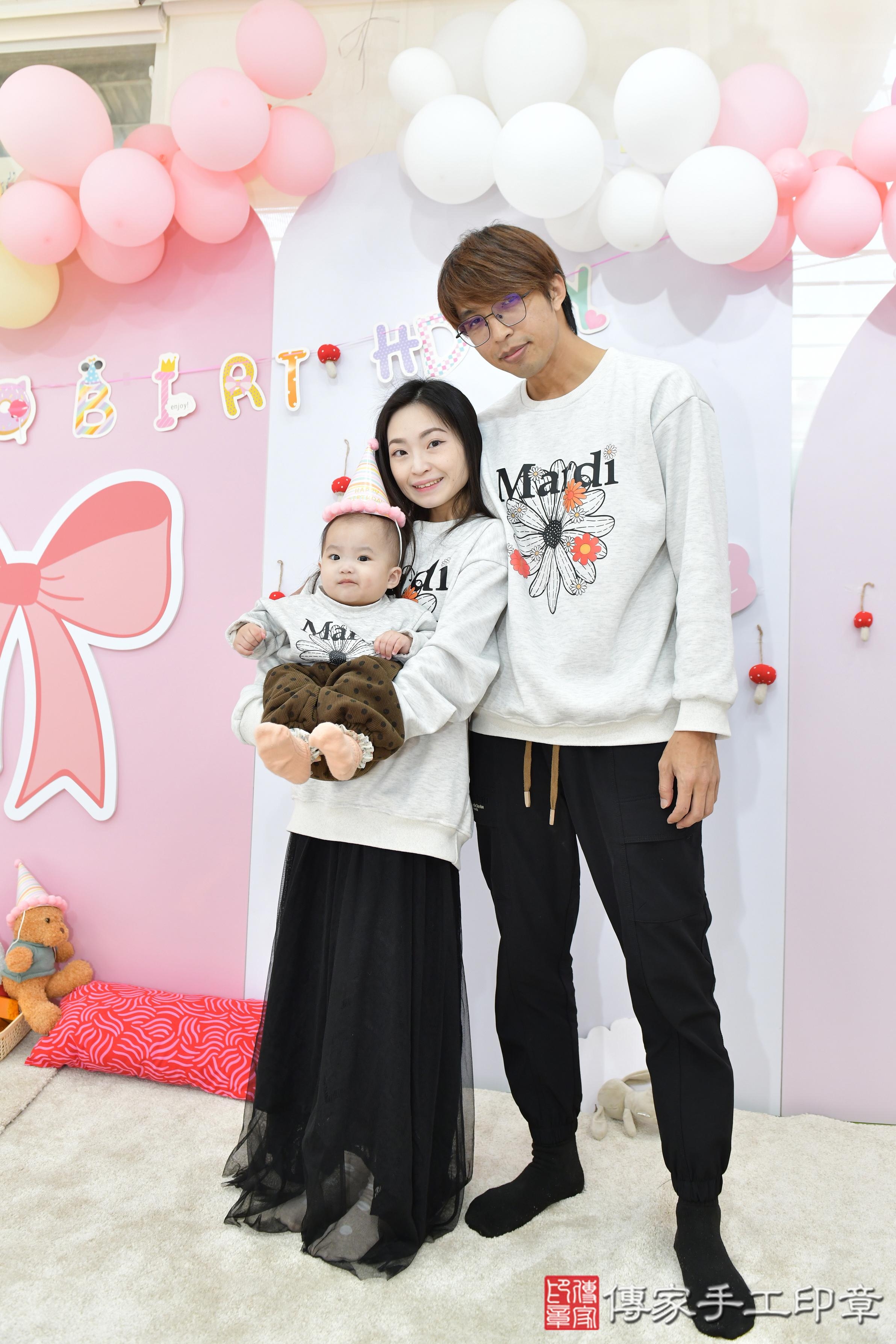 傳家手工印章桃園店、抓周、度脺、美式風會場、傳家嬰兒古禮、吉祥話、抓周道具物品24種、拍照。抓周證書。寶寶抓周、滿周歲、生日快樂、祝福 傳家手工印章桃園店、抓周、度脺、美式風會場、傳家嬰兒古禮、吉祥話、抓周道具物品24種、拍照。抓周證書。寶寶抓周、滿周歲、生日快樂、祝福