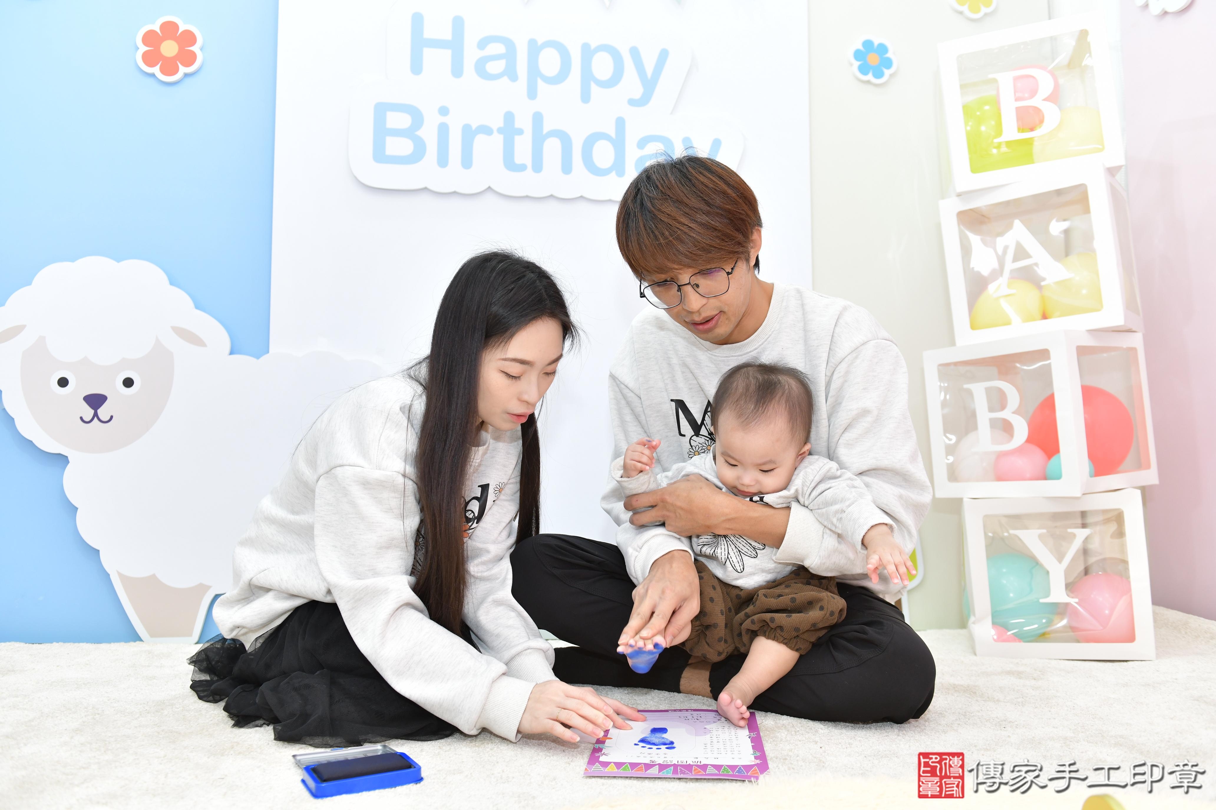 傳家手工印章桃園店、抓周、度脺、美式風會場、傳家嬰兒古禮、吉祥話、抓周道具物品24種、拍照。抓周證書。寶寶抓周、滿周歲、生日快樂、祝福 傳家手工印章桃園店、抓周、度脺、美式風會場、傳家嬰兒古禮、吉祥話、抓周道具物品24種、拍照。抓周證書。寶寶抓周、滿周歲、生日快樂、祝福