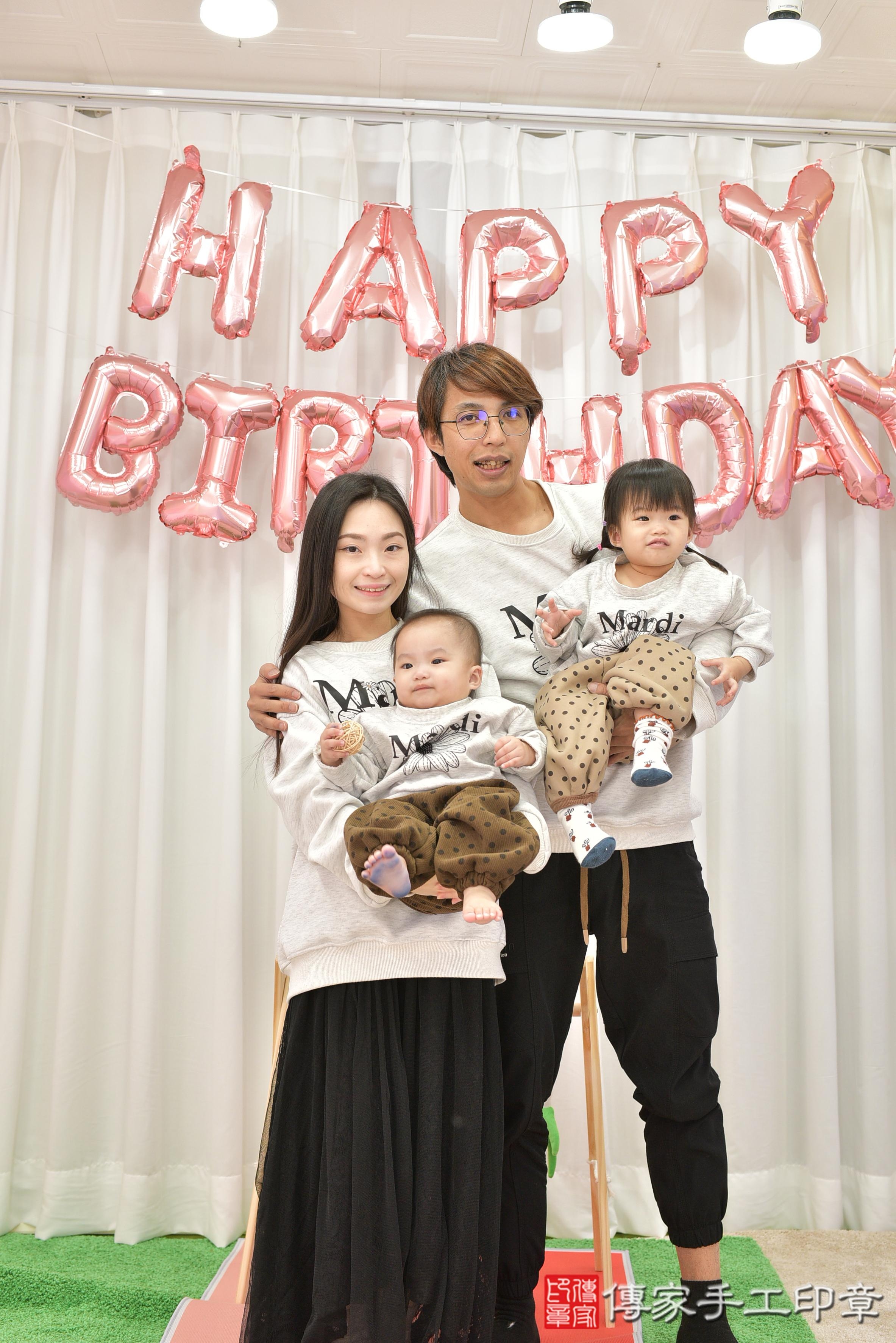 傳家手工印章桃園店、抓周、度脺、美式風會場、傳家嬰兒古禮、吉祥話、抓周道具物品24種、拍照。抓周證書。寶寶抓周、滿周歲、生日快樂、祝福 傳家手工印章桃園店、抓周、度脺、美式風會場、傳家嬰兒古禮、吉祥話、抓周道具物品24種、拍照。抓周證書。寶寶抓周、滿周歲、生日快樂、祝福