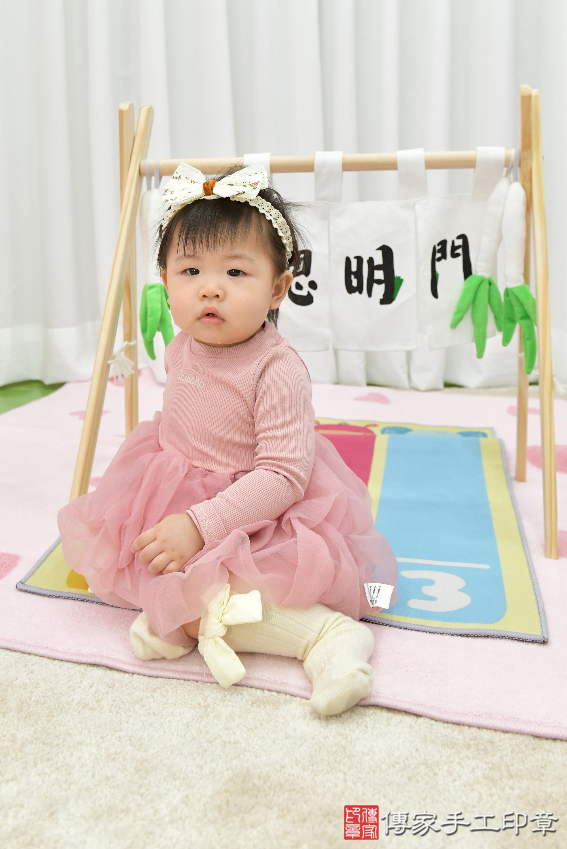 傳家手工印章桃園店、抓周、度脺、美式風會場、傳家嬰兒古禮、吉祥話、抓周道具物品24種、拍照。抓周證書。寶寶抓周、滿周歲、生日快樂、祝福 傳家手工印章桃園店、抓周、度脺、美式風會場、傳家嬰兒古禮、吉祥話、抓周道具物品24種、拍照。抓周證書。寶寶抓周、滿周歲、生日快樂、祝福