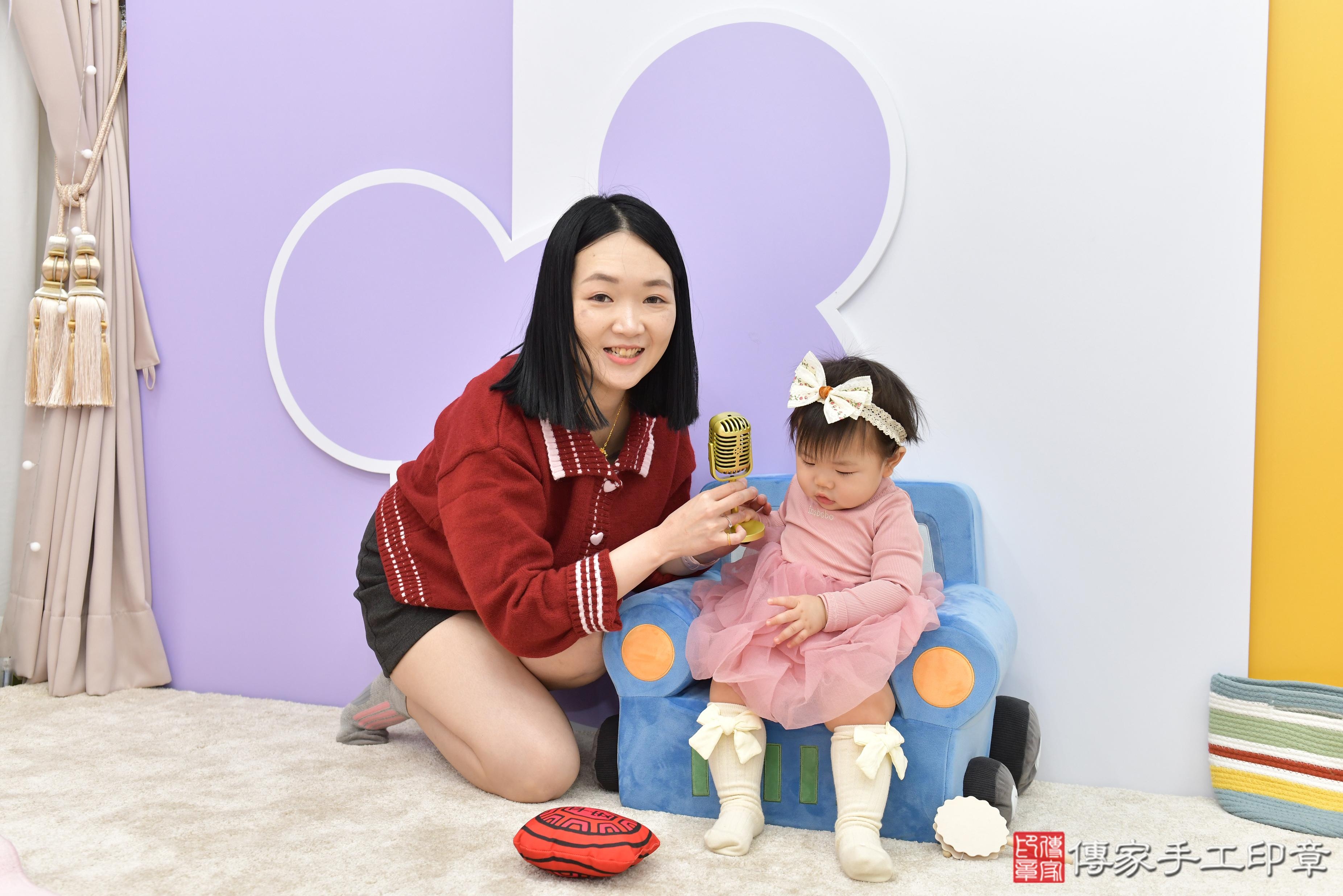 傳家手工印章桃園店、抓周、度脺、美式風會場、傳家嬰兒古禮、吉祥話、抓周道具物品24種、拍照。抓周證書。寶寶抓周、滿周歲、生日快樂、祝福 傳家手工印章桃園店、抓周、度脺、美式風會場、傳家嬰兒古禮、吉祥話、抓周道具物品24種、拍照。抓周證書。寶寶抓周、滿周歲、生日快樂、祝福