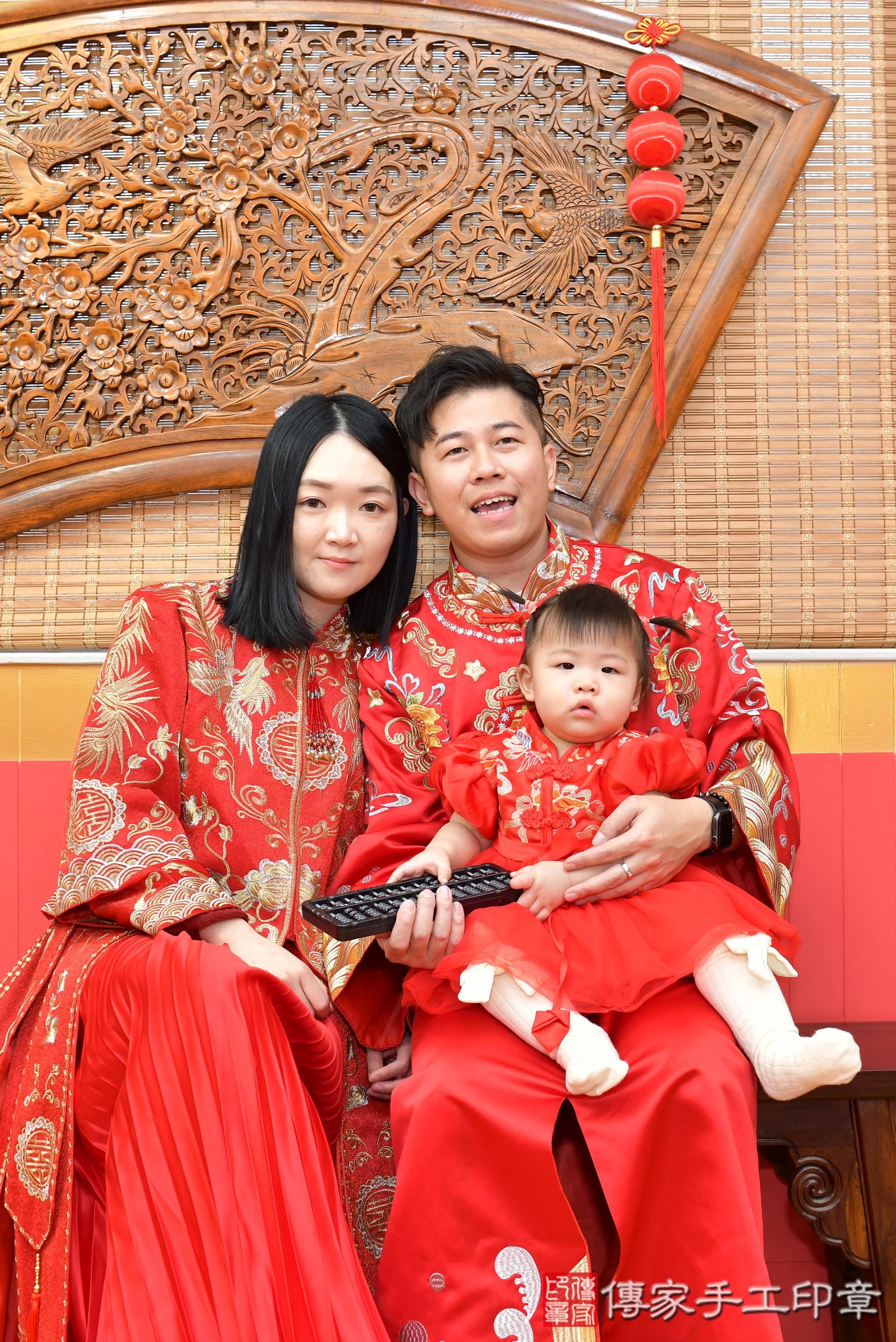 傳家手工印章桃園店、抓周、度脺、美式風會場、傳家嬰兒古禮、吉祥話、抓周道具物品24種、拍照。抓周證書。寶寶抓周、滿周歲、生日快樂、祝福 傳家手工印章桃園店、抓周、度脺、美式風會場、傳家嬰兒古禮、吉祥話、抓周道具物品24種、拍照。抓周證書。寶寶抓周、滿周歲、生日快樂、祝福