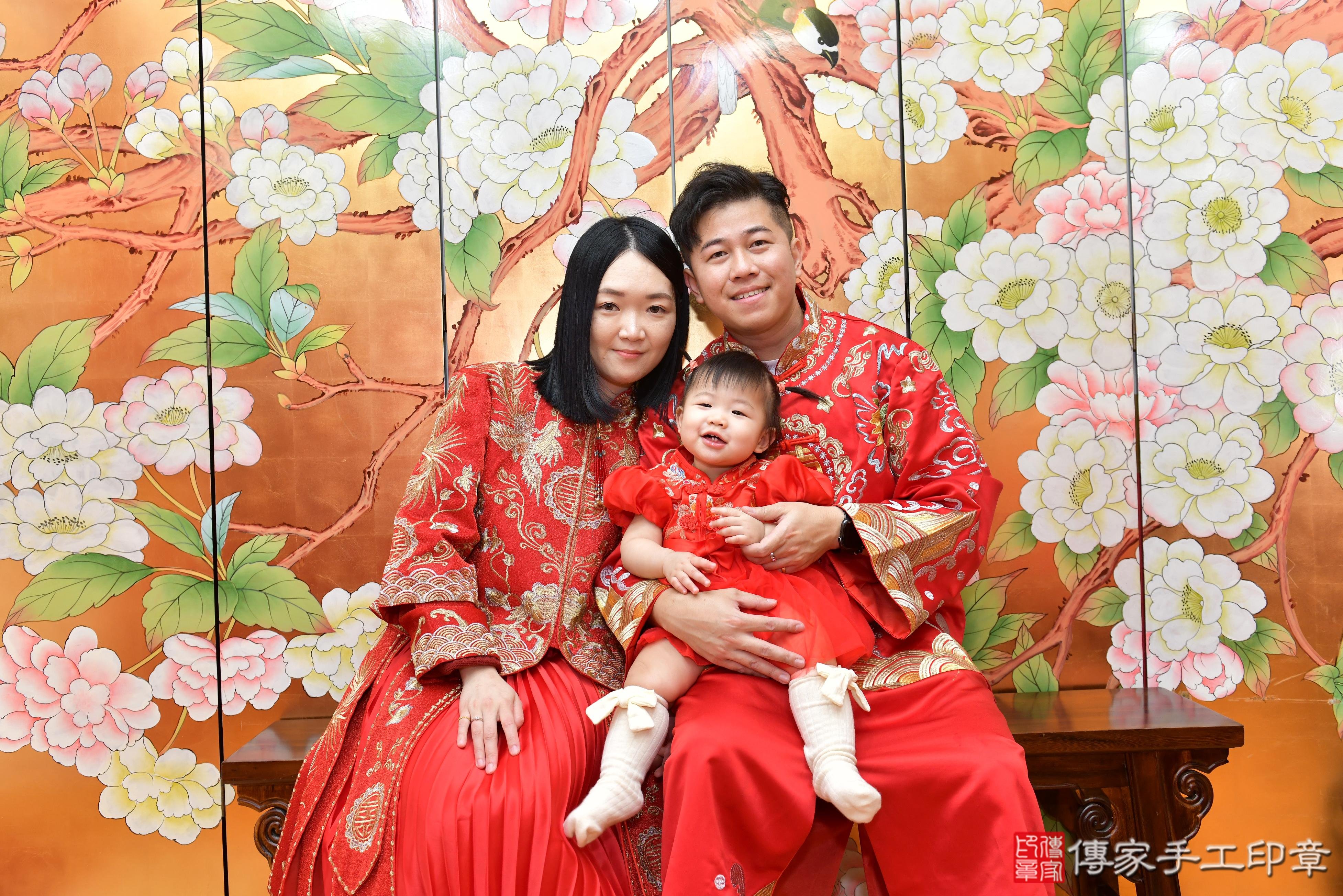 傳家手工印章桃園店、抓周、度脺、美式風會場、傳家嬰兒古禮、吉祥話、抓周道具物品24種、拍照。抓周證書。寶寶抓周、滿周歲、生日快樂、祝福 傳家手工印章桃園店、抓周、度脺、美式風會場、傳家嬰兒古禮、吉祥話、抓周道具物品24種、拍照。抓周證書。寶寶抓周、滿周歲、生日快樂、祝福