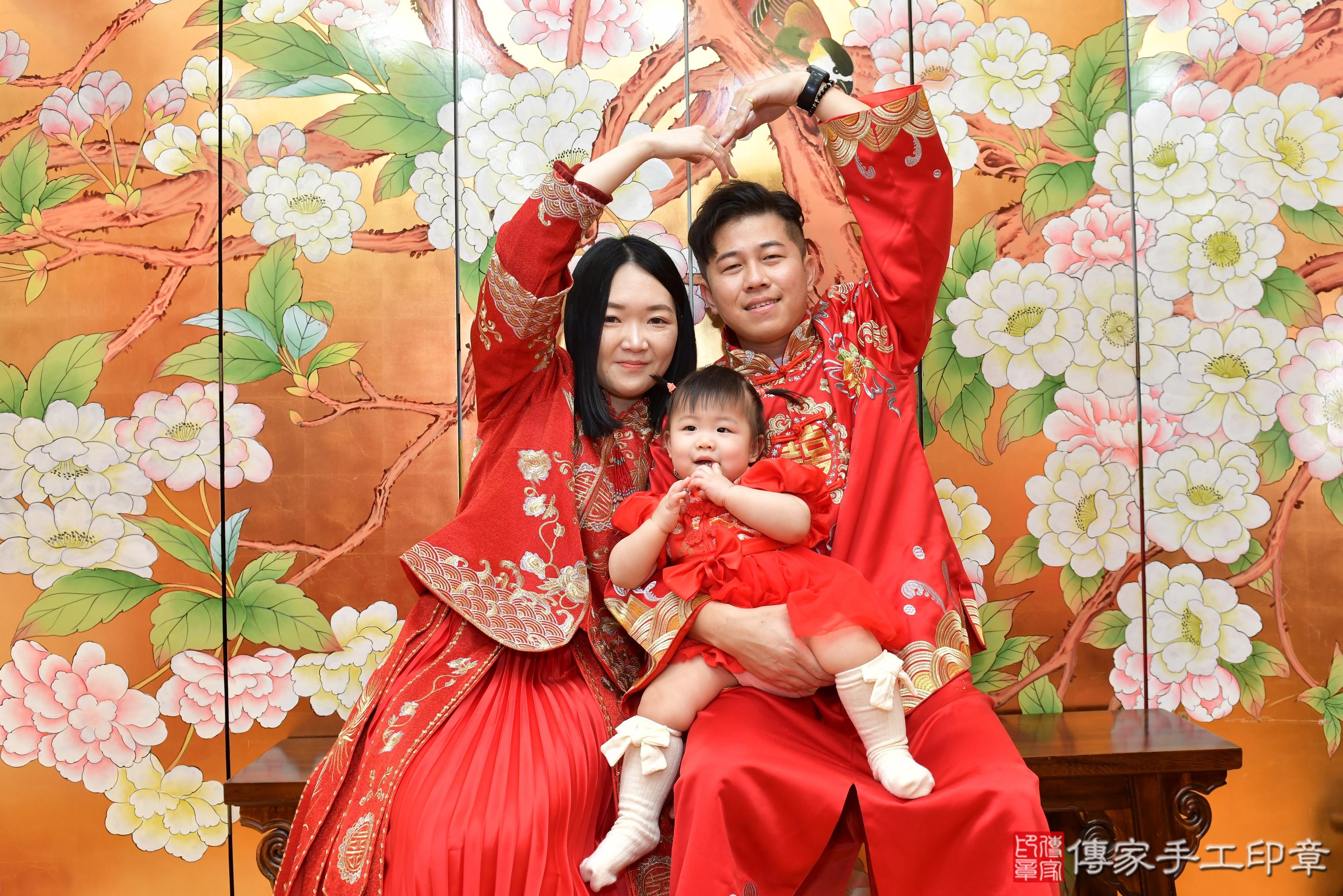 傳家手工印章桃園店、抓周、度脺、美式風會場、傳家嬰兒古禮、吉祥話、抓周道具物品24種、拍照。抓周證書。寶寶抓周、滿周歲、生日快樂、祝福 傳家手工印章桃園店、抓周、度脺、美式風會場、傳家嬰兒古禮、吉祥話、抓周道具物品24種、拍照。抓周證書。寶寶抓周、滿周歲、生日快樂、祝福