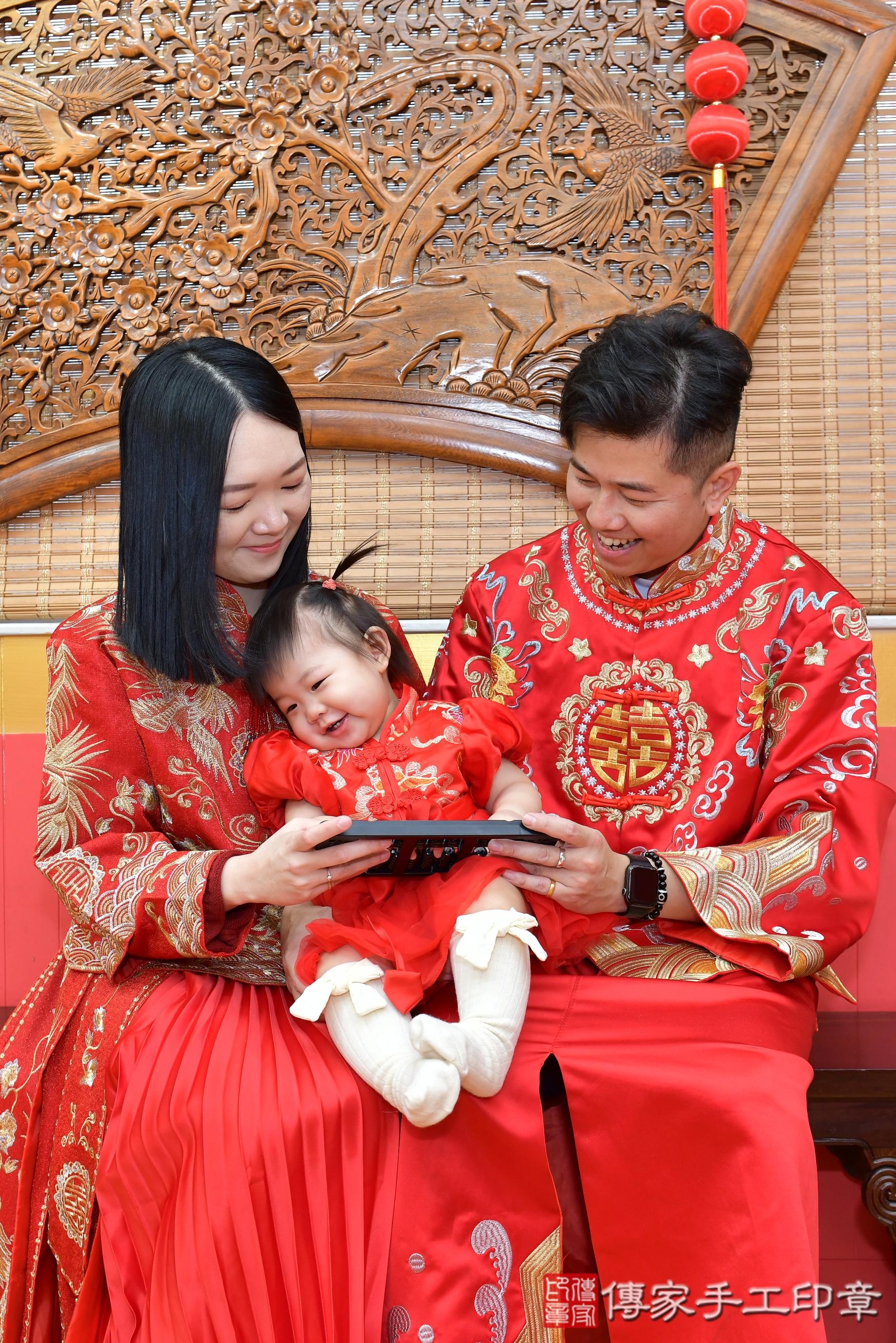 傳家手工印章桃園店、抓周、度脺、美式風會場、傳家嬰兒古禮、吉祥話、抓周道具物品24種、拍照。抓周證書。寶寶抓周、滿周歲、生日快樂、祝福 傳家手工印章桃園店、抓周、度脺、美式風會場、傳家嬰兒古禮、吉祥話、抓周道具物品24種、拍照。抓周證書。寶寶抓周、滿周歲、生日快樂、祝福