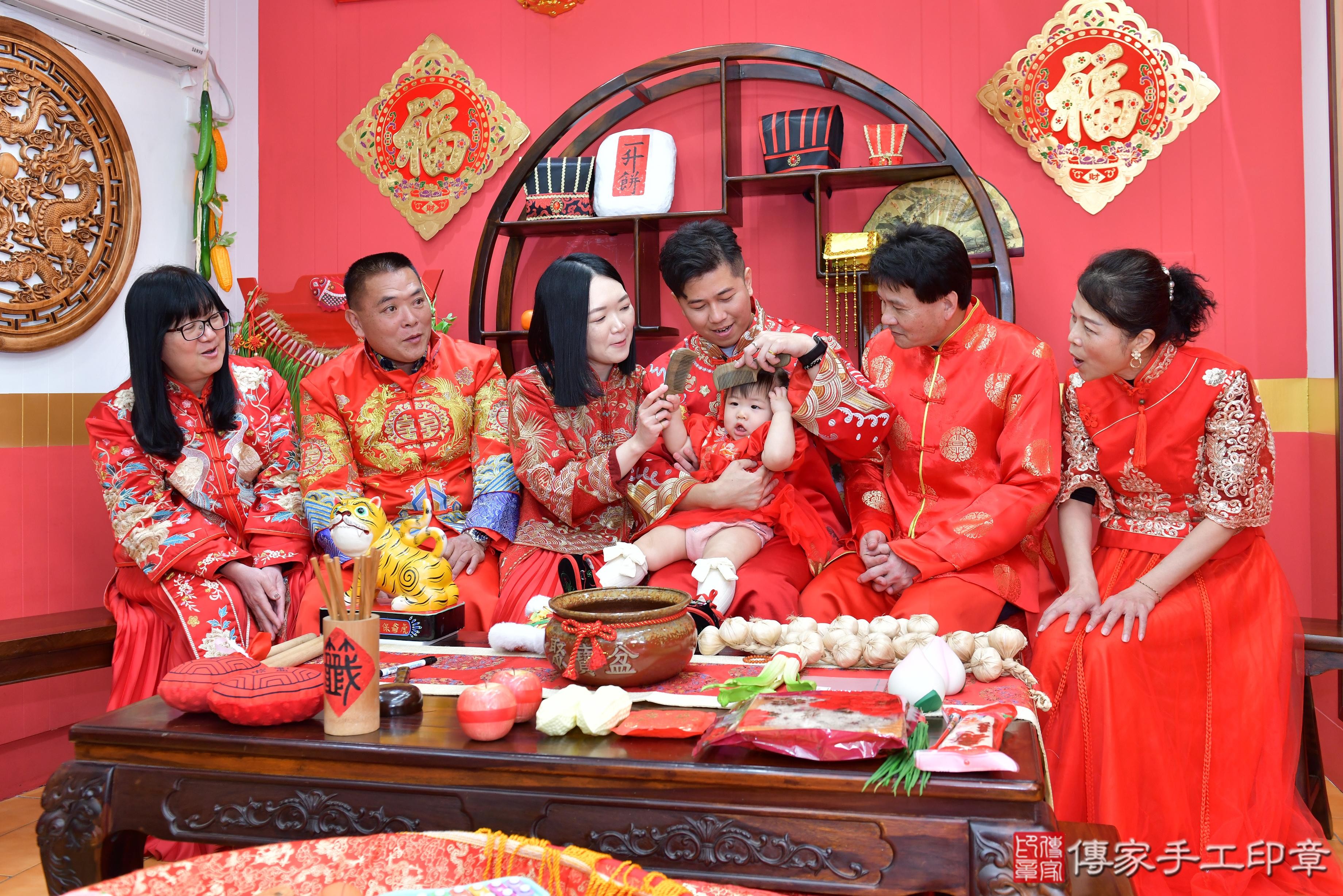 傳家手工印章桃園店、抓周、度脺、美式風會場、傳家嬰兒古禮、吉祥話、抓周道具物品24種、拍照。抓周證書。寶寶抓周、滿周歲、生日快樂、祝福 傳家手工印章桃園店、抓周、度脺、美式風會場、傳家嬰兒古禮、吉祥話、抓周道具物品24種、拍照。抓周證書。寶寶抓周、滿周歲、生日快樂、祝福