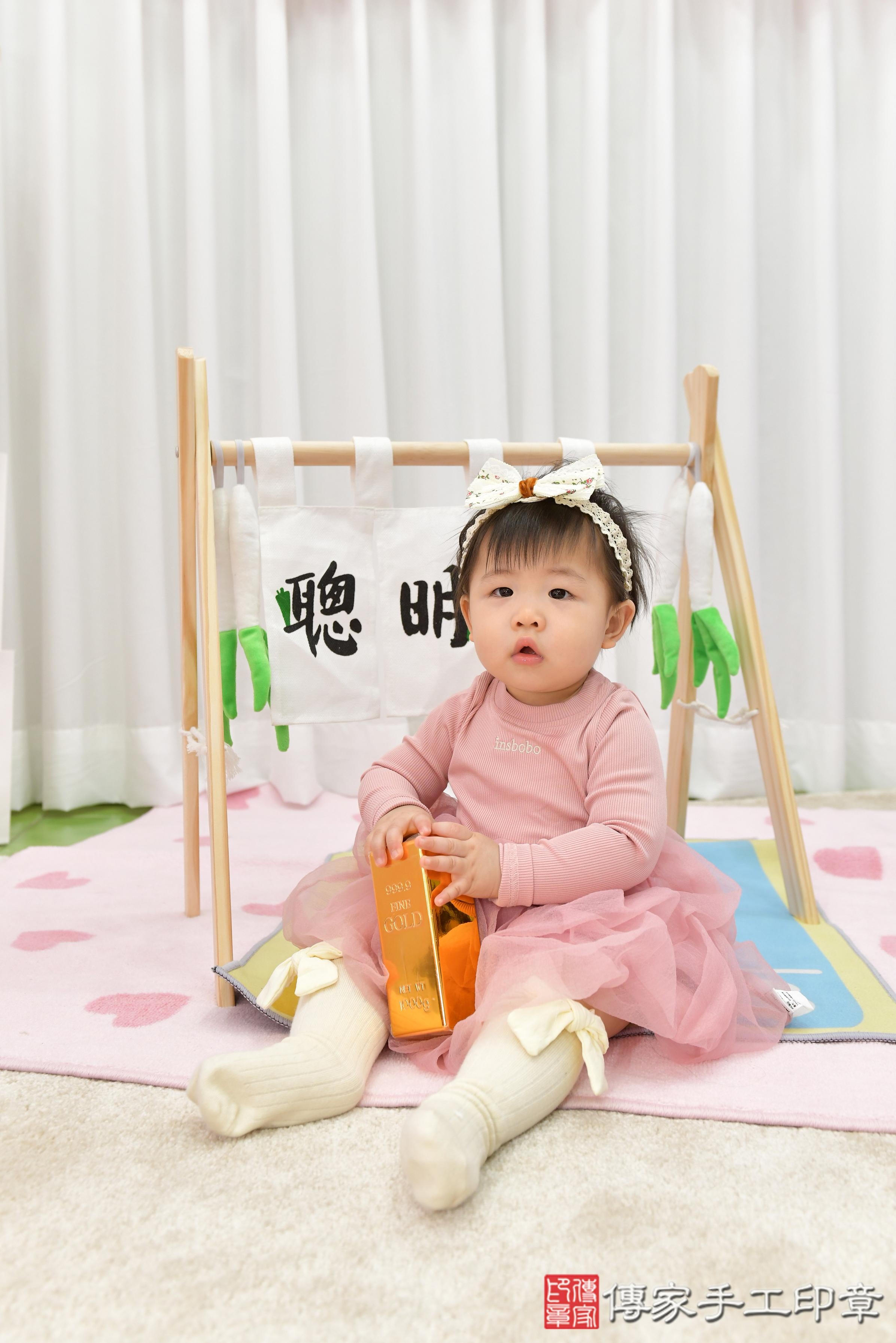 傳家手工印章桃園店、抓周、度脺、美式風會場、傳家嬰兒古禮、吉祥話、抓周道具物品24種、拍照。抓周證書。寶寶抓周、滿周歲、生日快樂、祝福 傳家手工印章桃園店、抓周、度脺、美式風會場、傳家嬰兒古禮、吉祥話、抓周道具物品24種、拍照。抓周證書。寶寶抓周、滿周歲、生日快樂、祝福