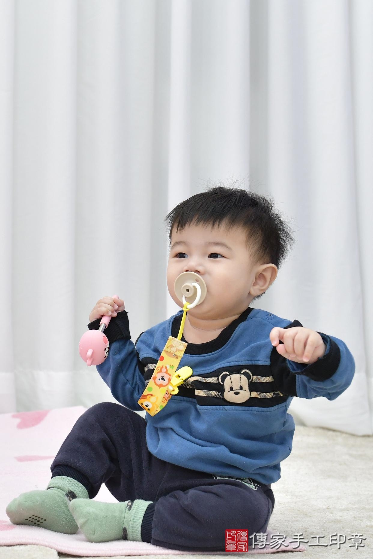 傳家手工印章桃園店、抓周、度脺、美式風會場、傳家嬰兒古禮、吉祥話、抓周道具物品24種、拍照。抓周證書。寶寶抓周、滿周歲、生日快樂、祝福