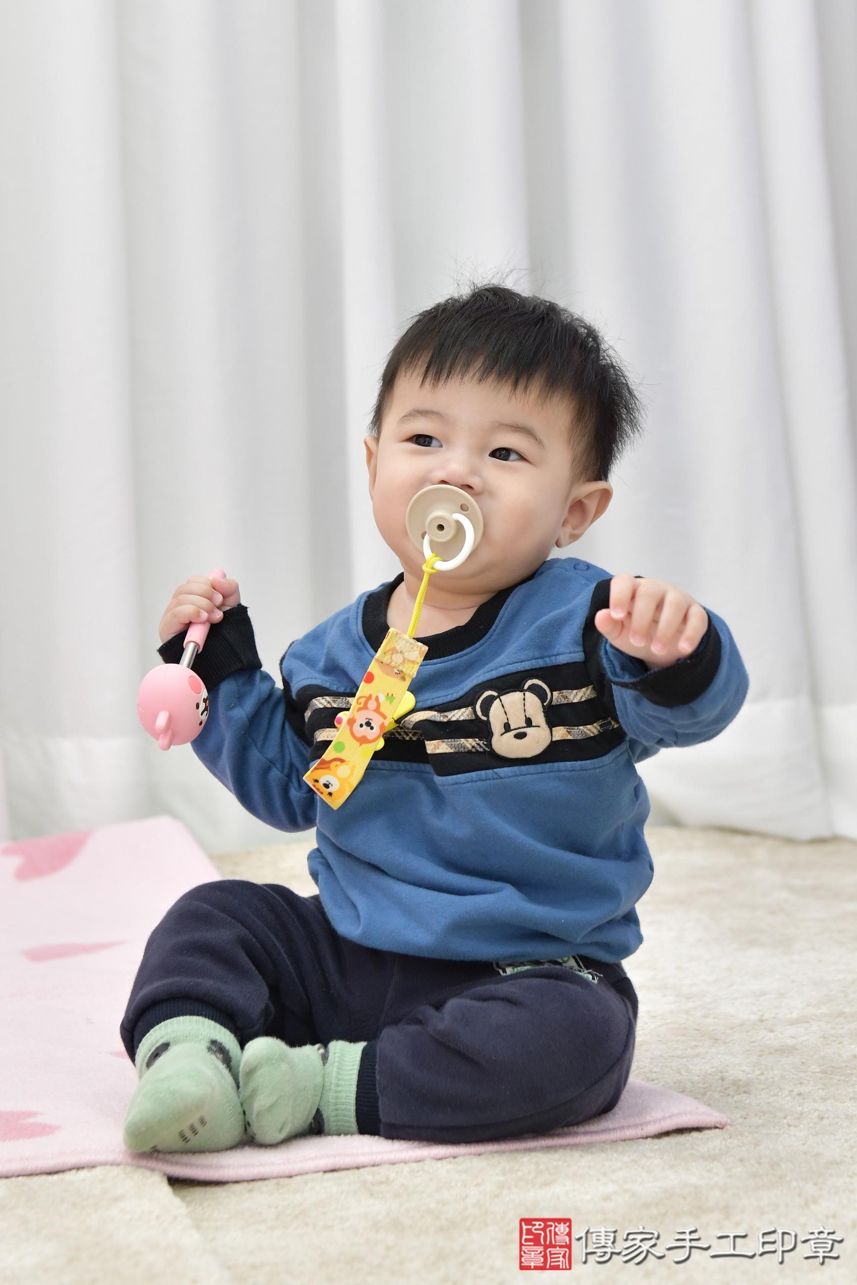 傳家手工印章桃園店、抓周、度脺、美式風會場、傳家嬰兒古禮、吉祥話、抓周道具物品24種、拍照。抓周證書。寶寶抓周、滿周歲、生日快樂、祝福