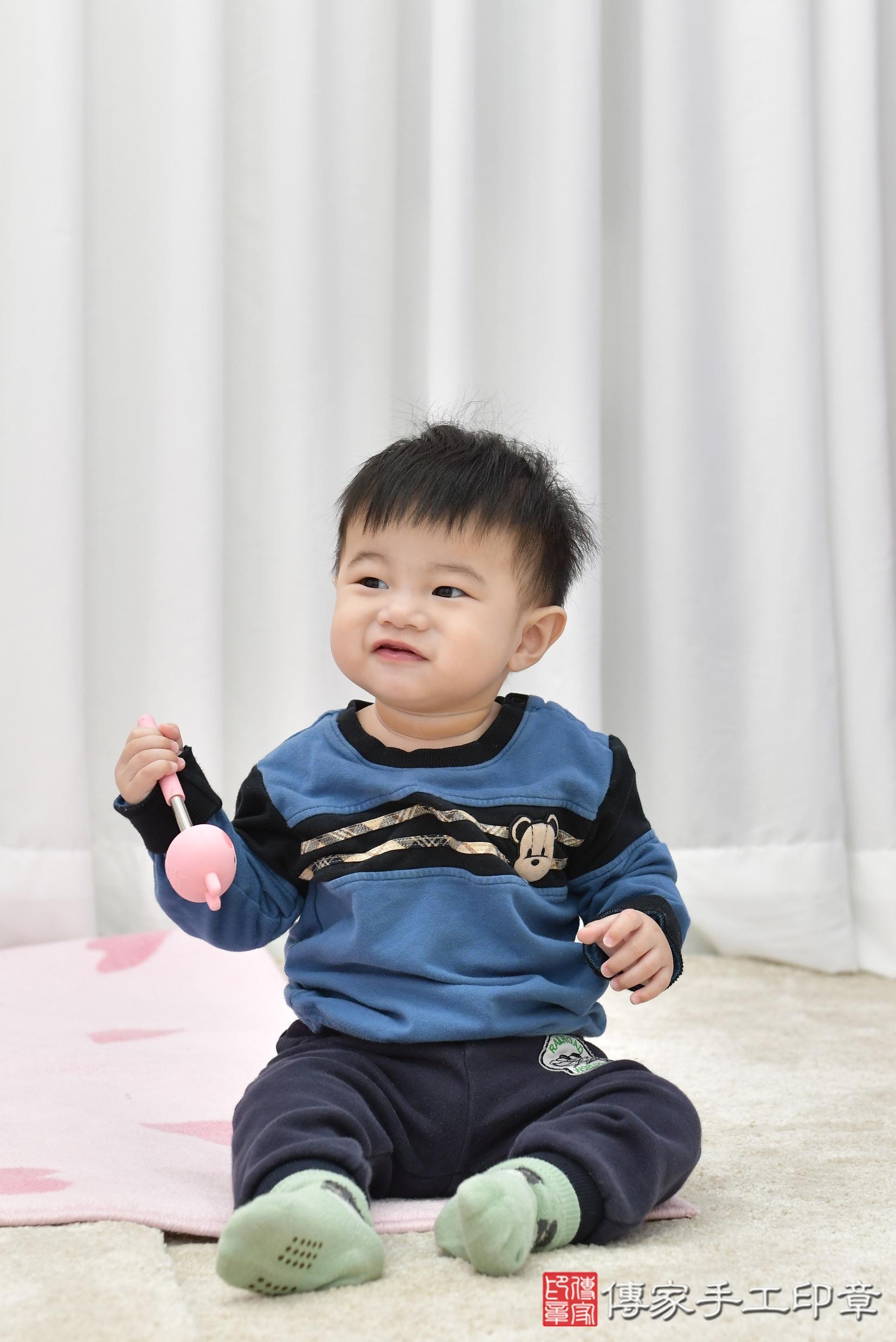 傳家手工印章桃園店、抓周、度脺、美式風會場、傳家嬰兒古禮、吉祥話、抓周道具物品24種、拍照。抓周證書。寶寶抓周、滿周歲、生日快樂、祝福