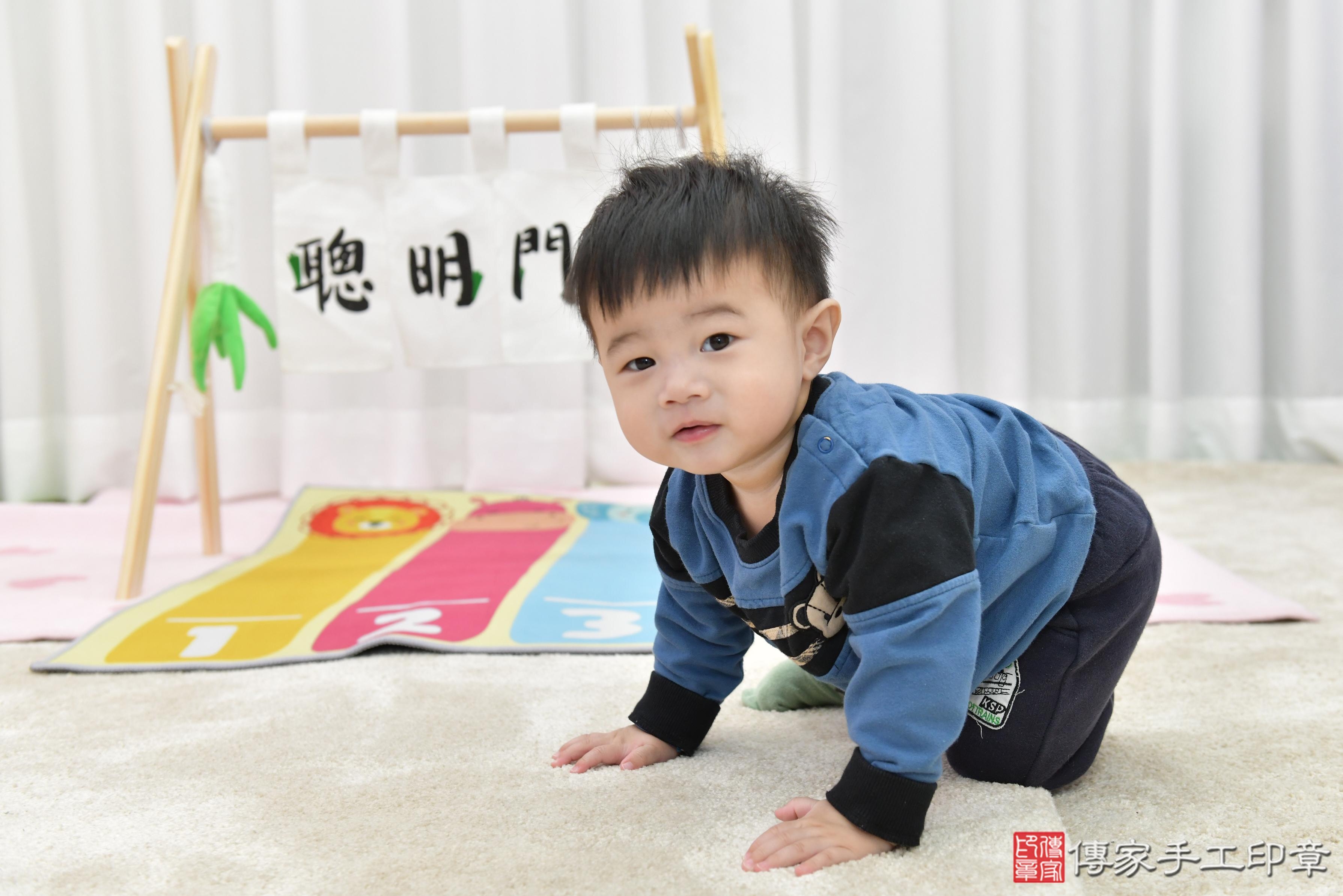 傳家手工印章桃園店、抓周、度脺、美式風會場、傳家嬰兒古禮、吉祥話、抓周道具物品24種、拍照。抓周證書。寶寶抓周、滿周歲、生日快樂、祝福