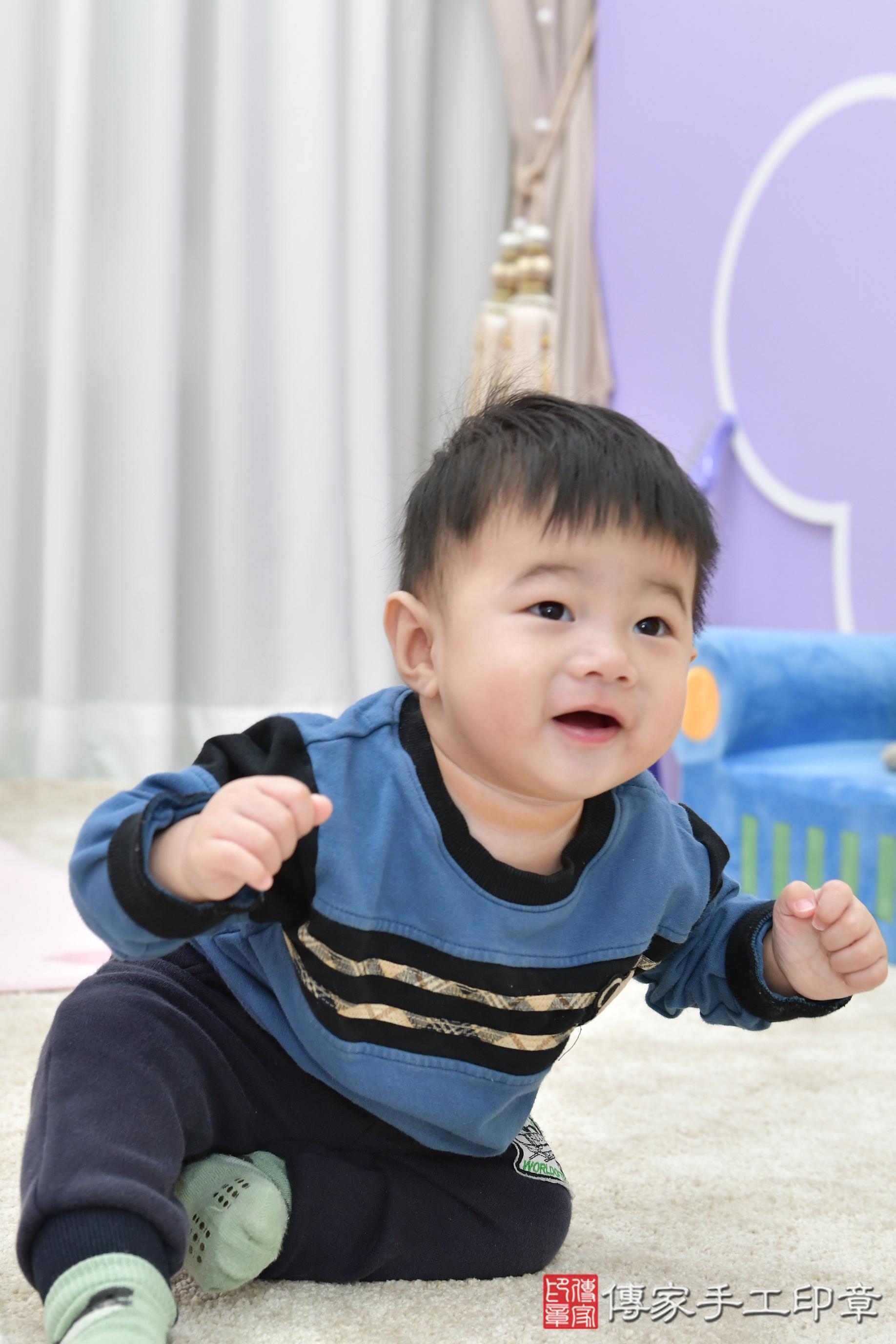 傳家手工印章桃園店、抓周、度脺、美式風會場、傳家嬰兒古禮、吉祥話、抓周道具物品24種、拍照。抓周證書。寶寶抓周、滿周歲、生日快樂、祝福