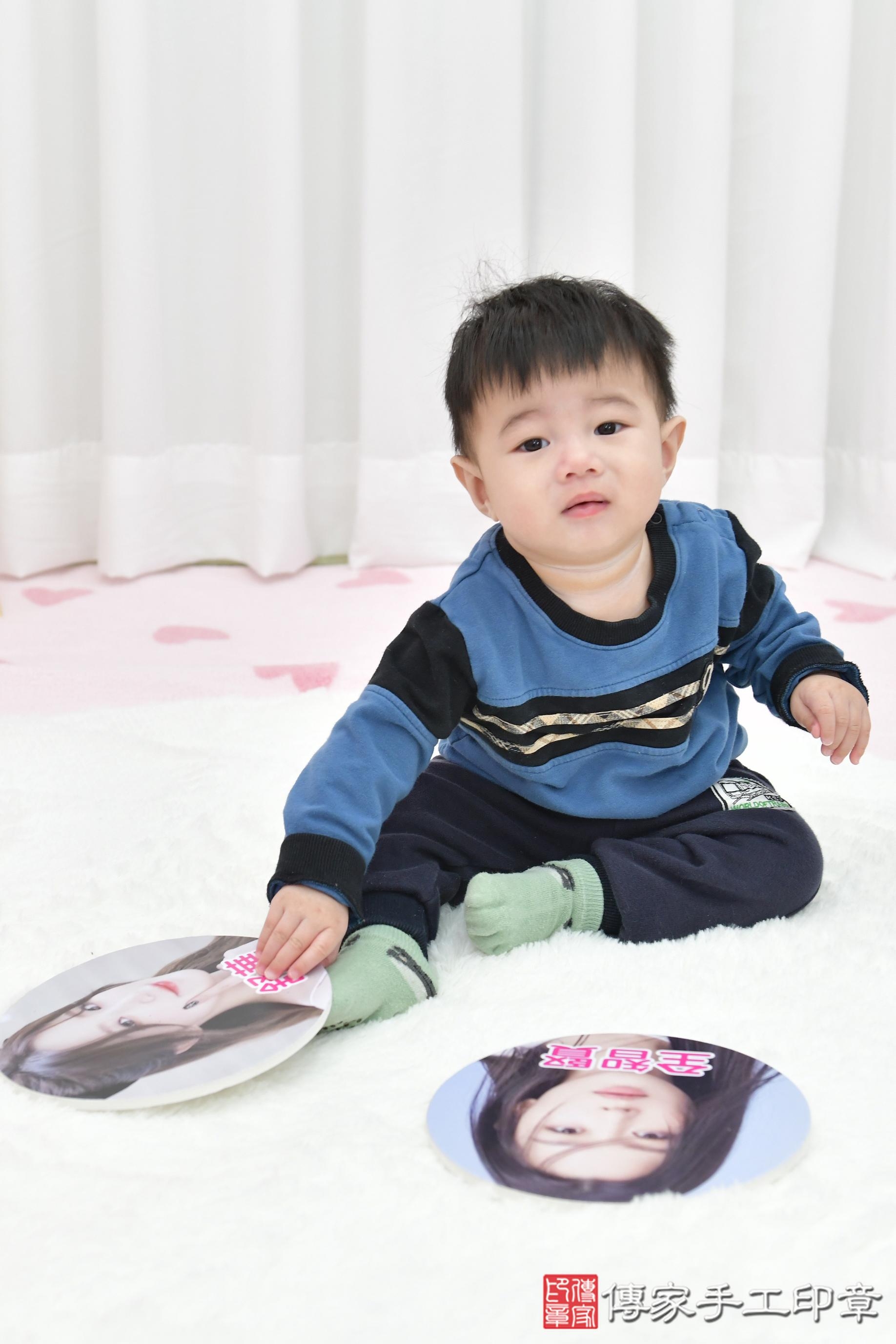 傳家手工印章桃園店、抓周、度脺、美式風會場、傳家嬰兒古禮、吉祥話、抓周道具物品24種、拍照。抓周證書。寶寶抓周、滿周歲、生日快樂、祝福