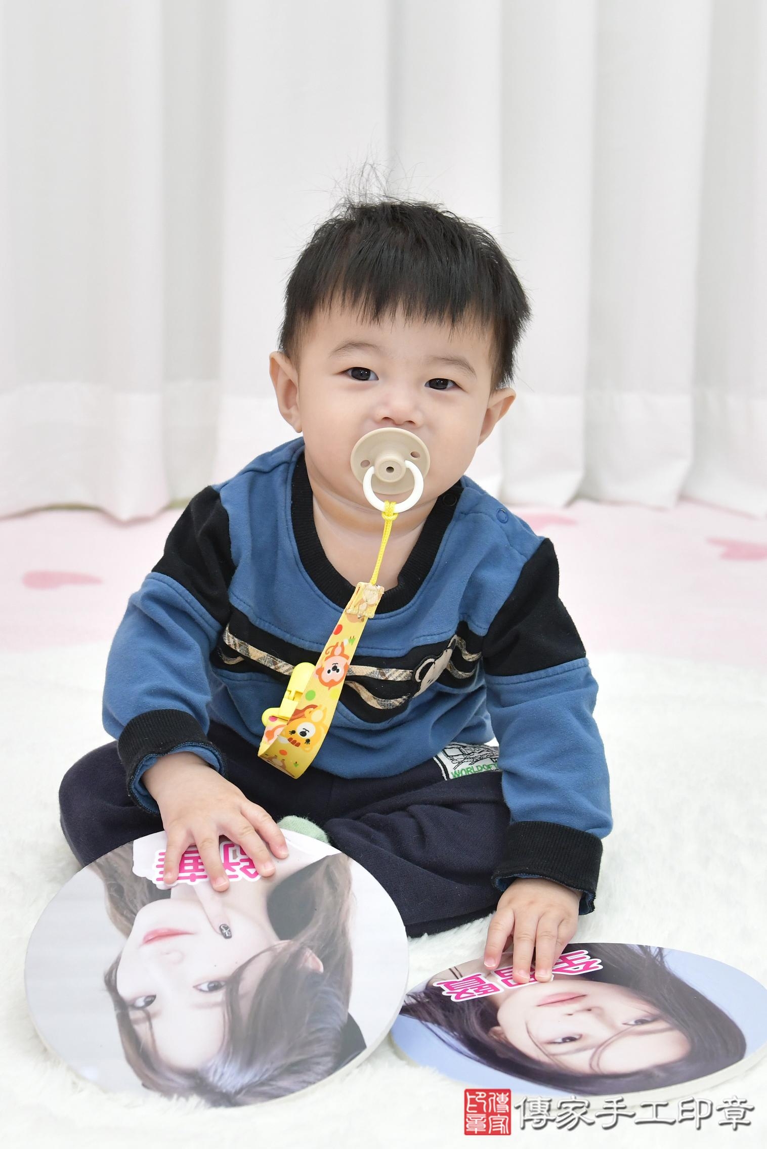 傳家手工印章桃園店、抓周、度脺、美式風會場、傳家嬰兒古禮、吉祥話、抓周道具物品24種、拍照。抓周證書。寶寶抓周、滿周歲、生日快樂、祝福