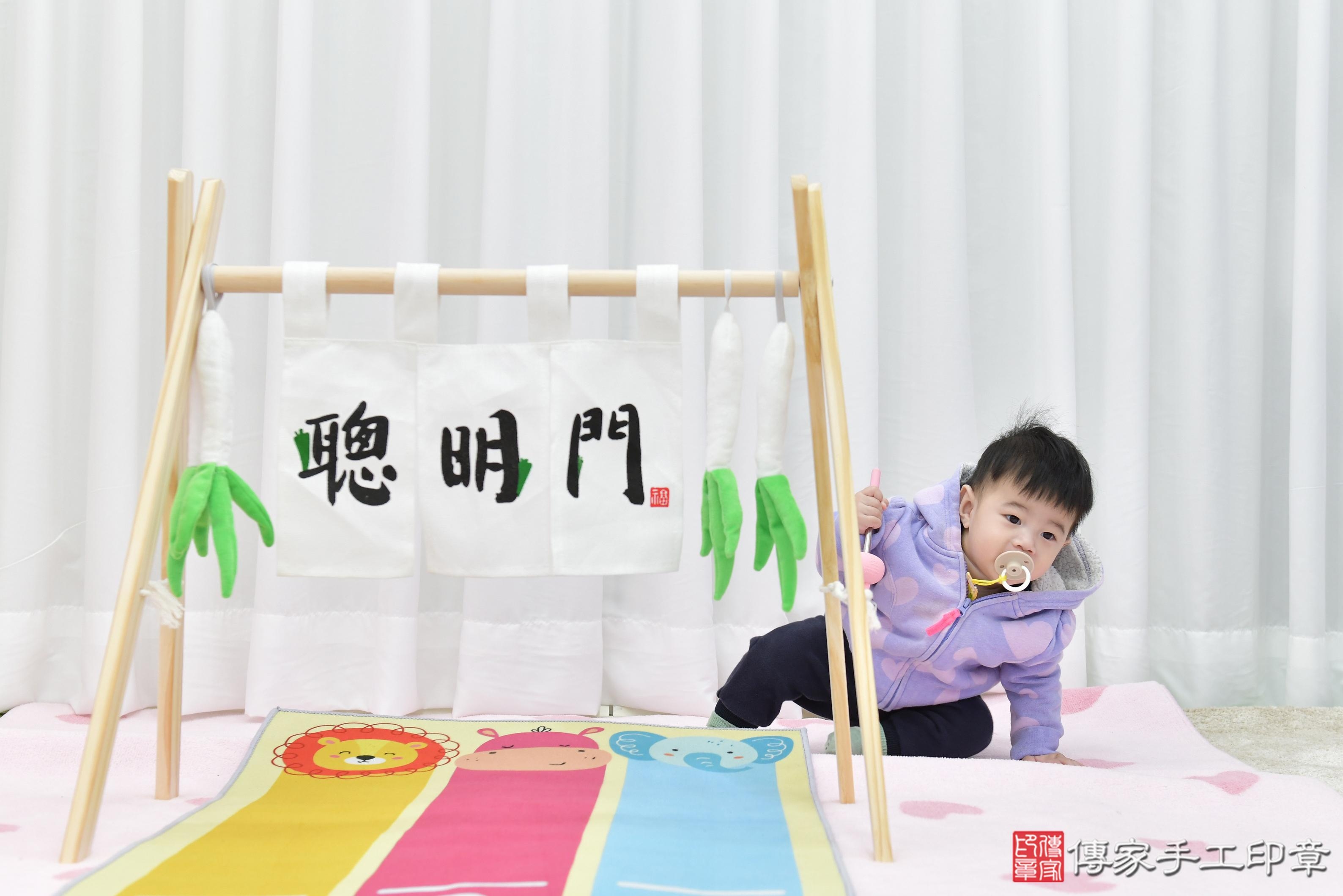 傳家手工印章桃園店、抓周、度脺、美式風會場、傳家嬰兒古禮、吉祥話、抓周道具物品24種、拍照。抓周證書。寶寶抓周、滿周歲、生日快樂、祝福