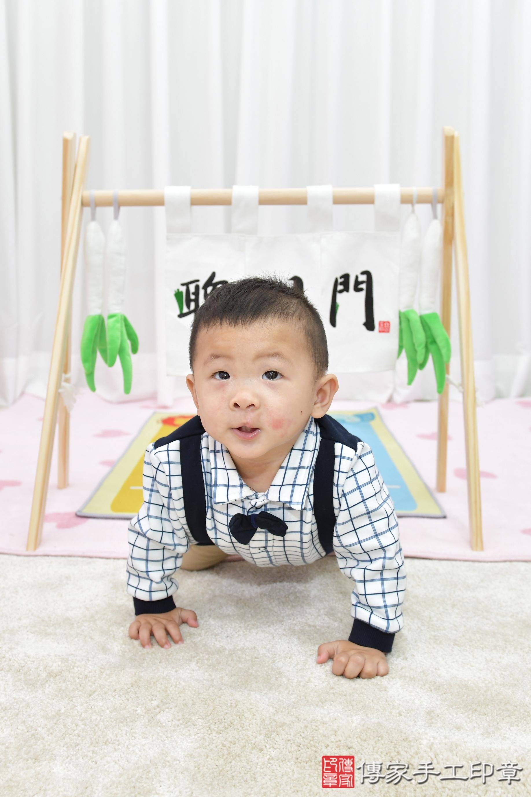 傳家手工印章桃園店、抓周、度脺、美式風會場、傳家嬰兒古禮、吉祥話、抓周道具物品24種、拍照。抓周證書。寶寶抓周、滿周歲、生日快樂、祝福