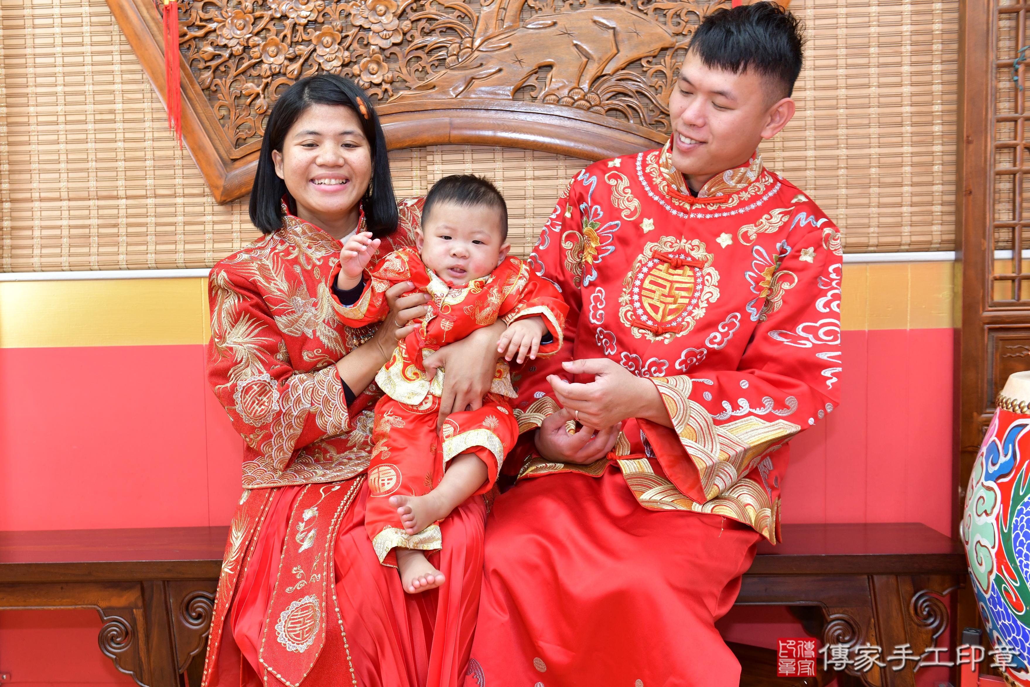 傳家手工印章桃園店、抓周、度脺、美式風會場、傳家嬰兒古禮、吉祥話、抓周道具物品24種、拍照。抓周證書。寶寶抓周、滿周歲、生日快樂、祝福