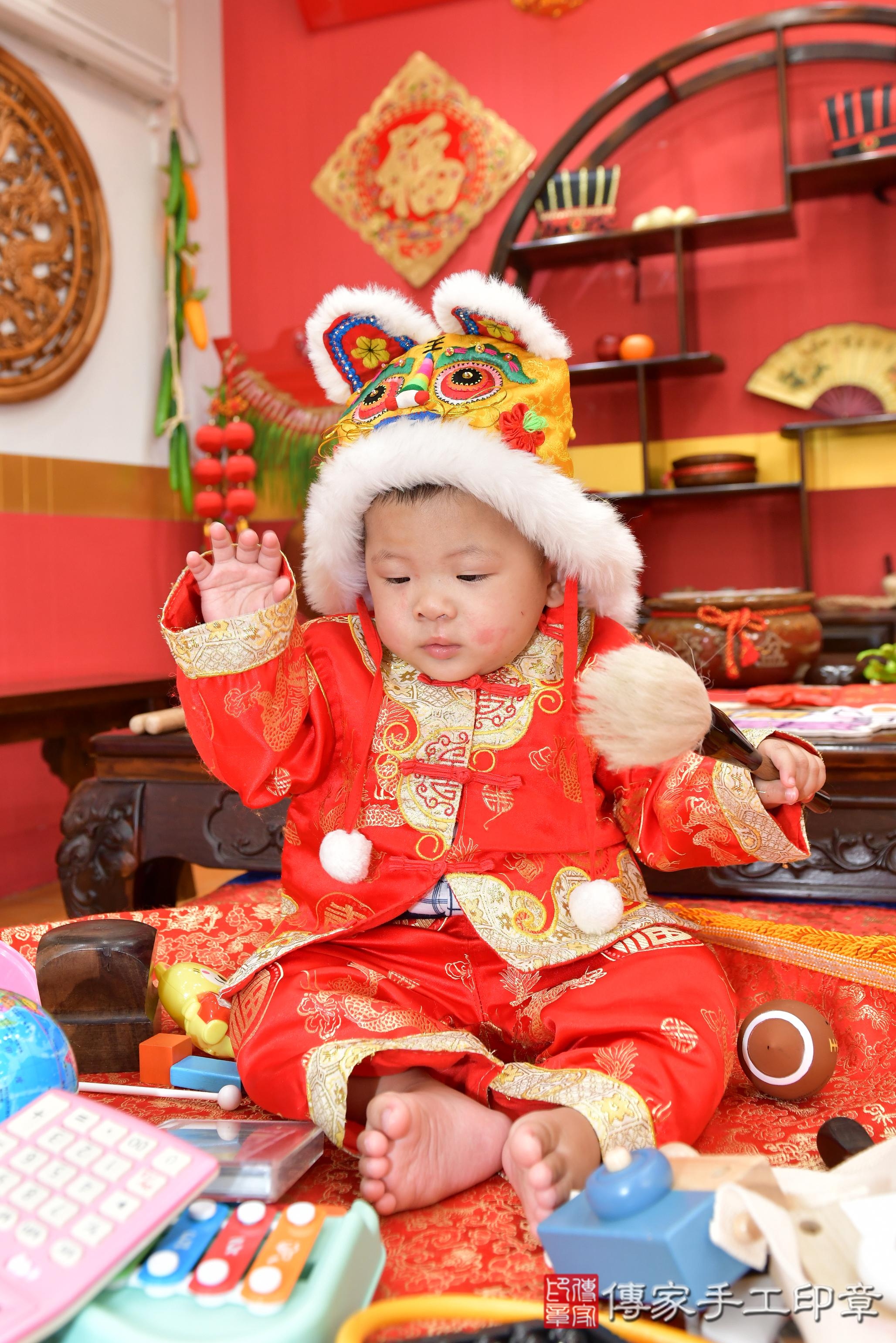 傳家手工印章桃園店、抓周、度脺、美式風會場、傳家嬰兒古禮、吉祥話、抓周道具物品24種、拍照。抓周證書。寶寶抓周、滿周歲、生日快樂、祝福